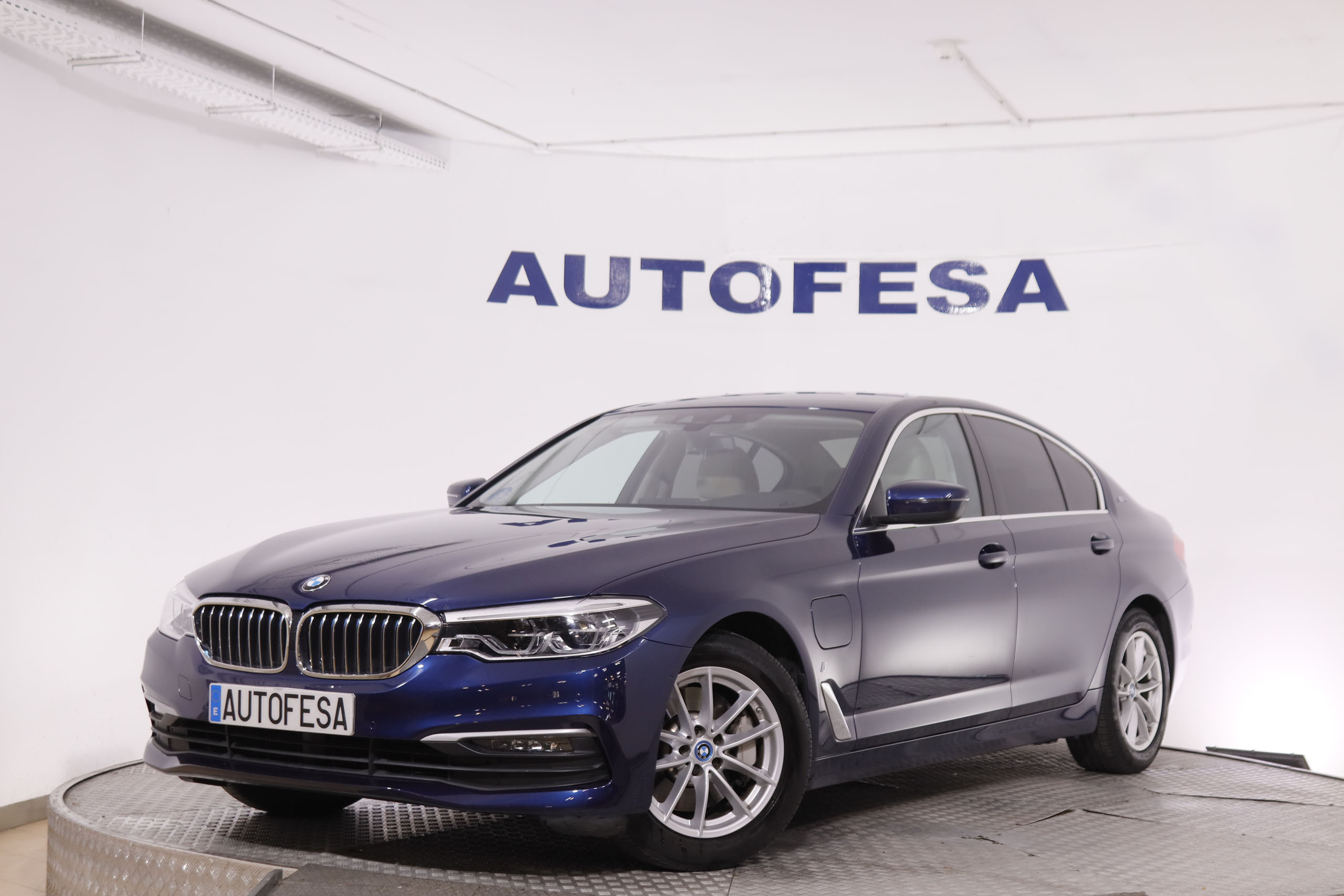 BMW 530 SERIE 5 530e iPERFORMANCE 252CV AUTO 4P  # NAVY,CUERO,FAROS LED foto 1