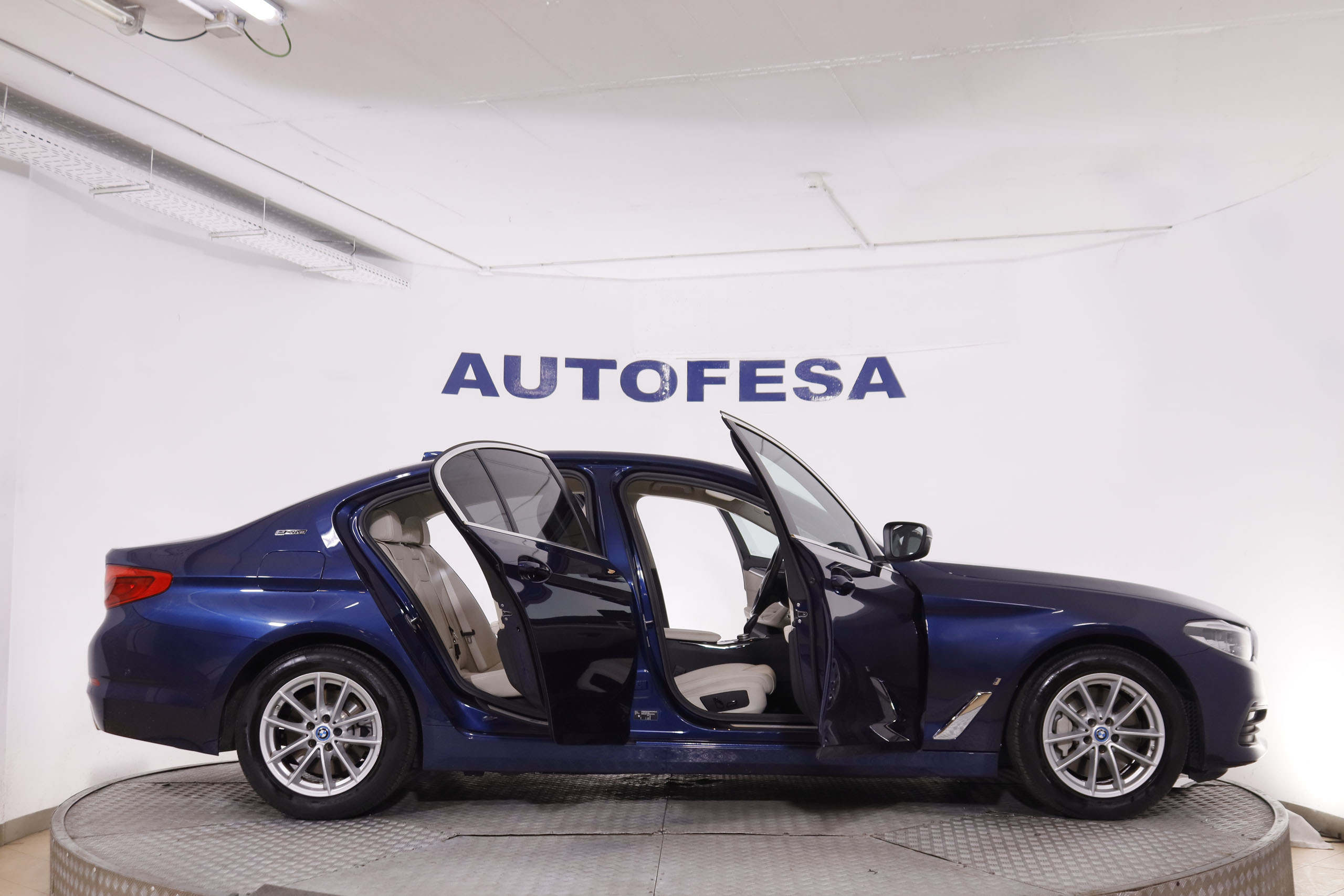 BMW 530 SERIE 5 530e iPERFORMANCE 252CV AUTO 4P  # NAVY,CUERO,FAROS LED foto 3