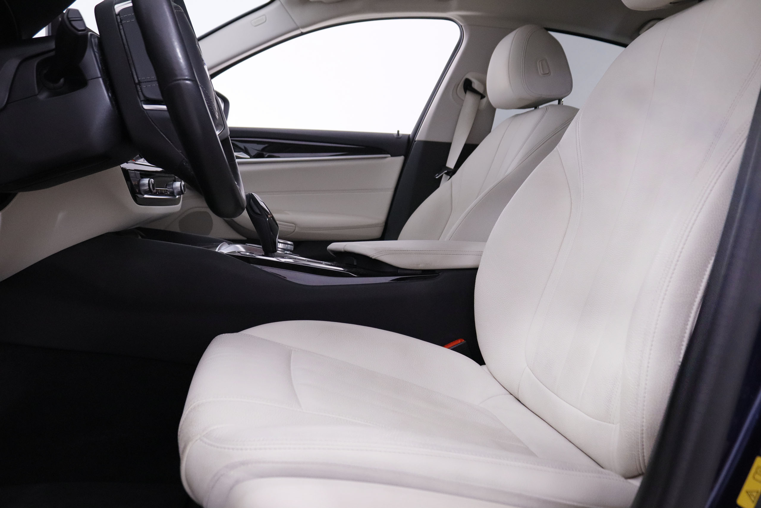 BMW 530 SERIE 5 530e iPERFORMANCE 252CV AUTO 4P  # NAVY,CUERO,FAROS LED foto 19