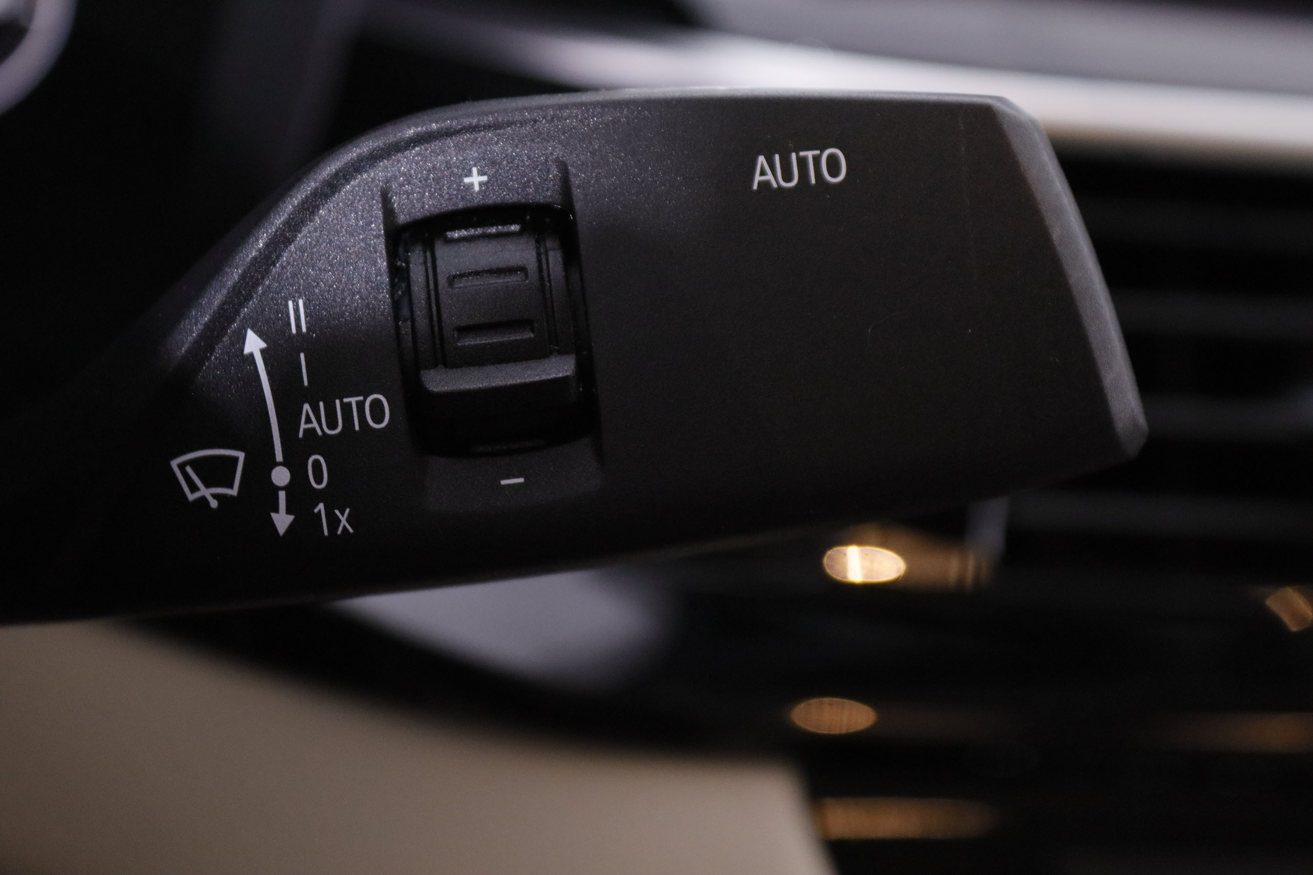 BMW 530 SERIE 5 530e iPERFORMANCE 252CV AUTO 4P  # NAVY,CUERO,FAROS LED foto 21