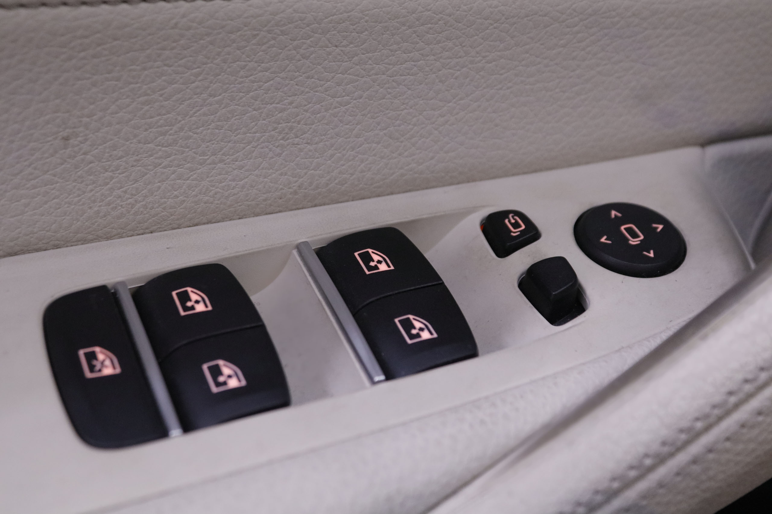 BMW 530 SERIE 5 530e iPERFORMANCE 252CV AUTO 4P  # NAVY,CUERO,FAROS LED foto 23