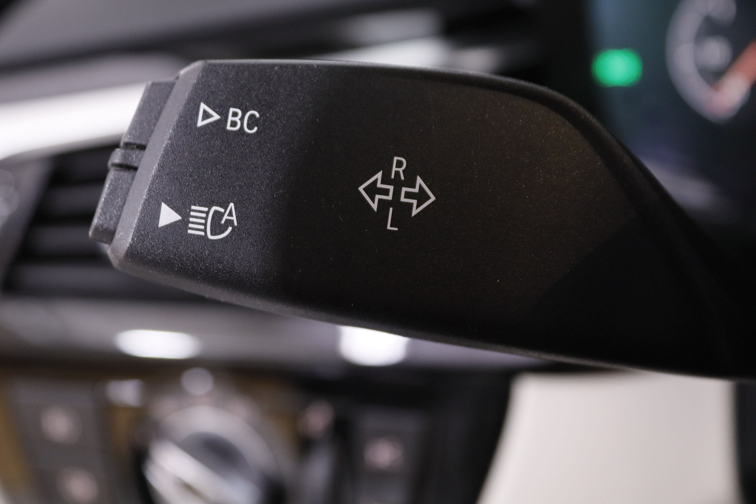 BMW 530 SERIE 5 530e iPERFORMANCE 252CV AUTO 4P  # NAVY,CUERO,FAROS LED foto 26