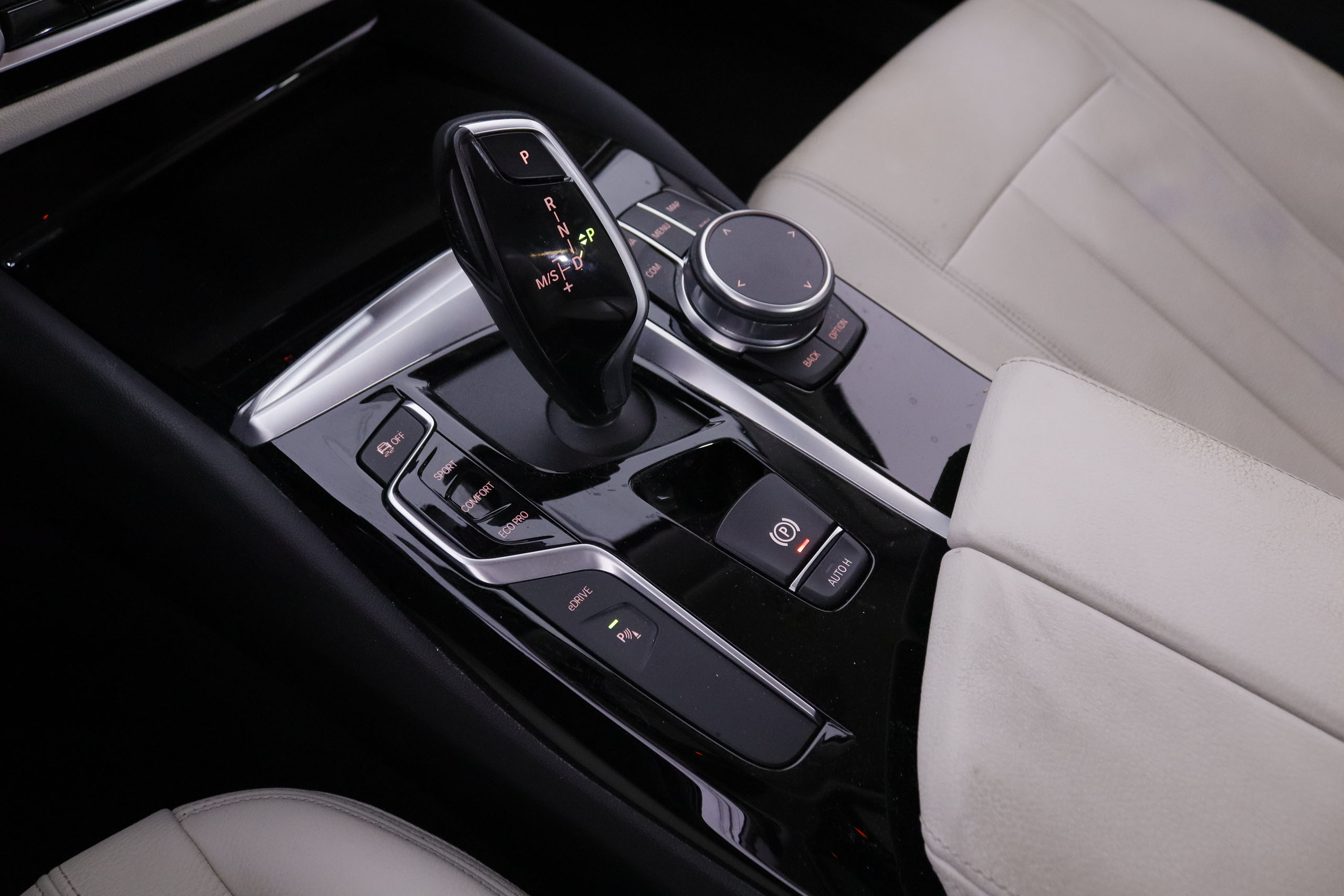 BMW 530 SERIE 5 530e iPERFORMANCE 252CV AUTO 4P  # NAVY,CUERO,FAROS LED foto 27