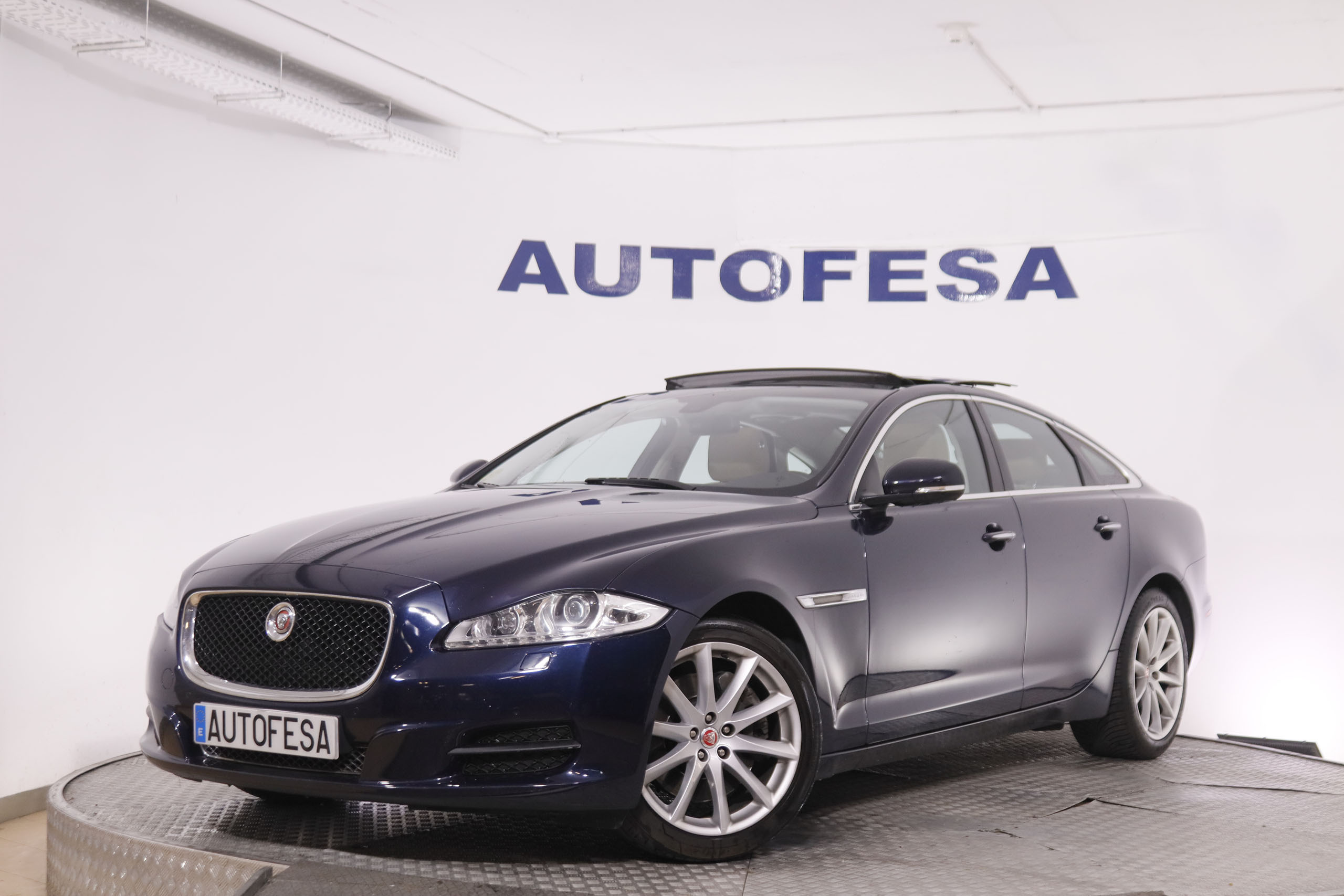 Jaguar Xj 3.0D LUXURY SWB 4P AUTO 275CV 4P  #CUERO, TECHO ELEC, LEVAS foto 1