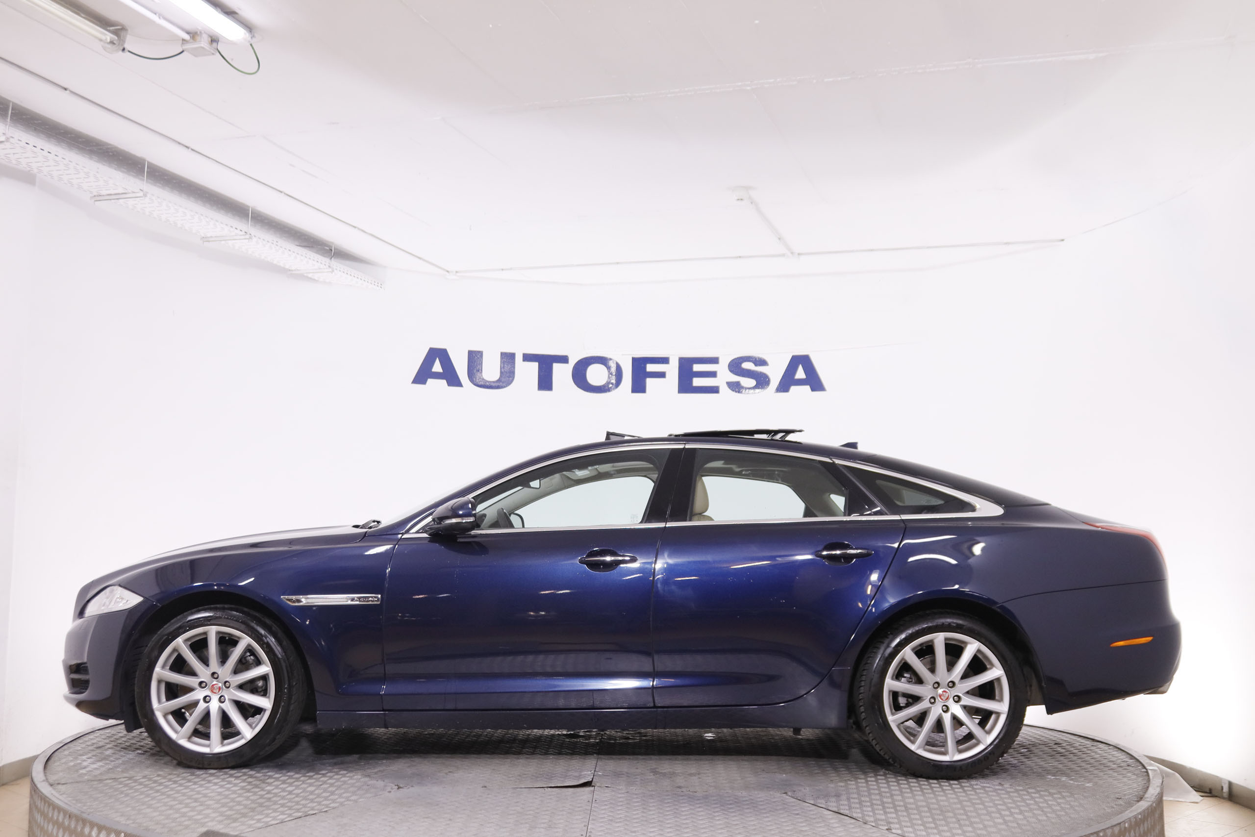 Jaguar Xj 3.0D LUXURY SWB 4P AUTO 275CV 4P  #CUERO, TECHO ELEC, LEVAS foto 9