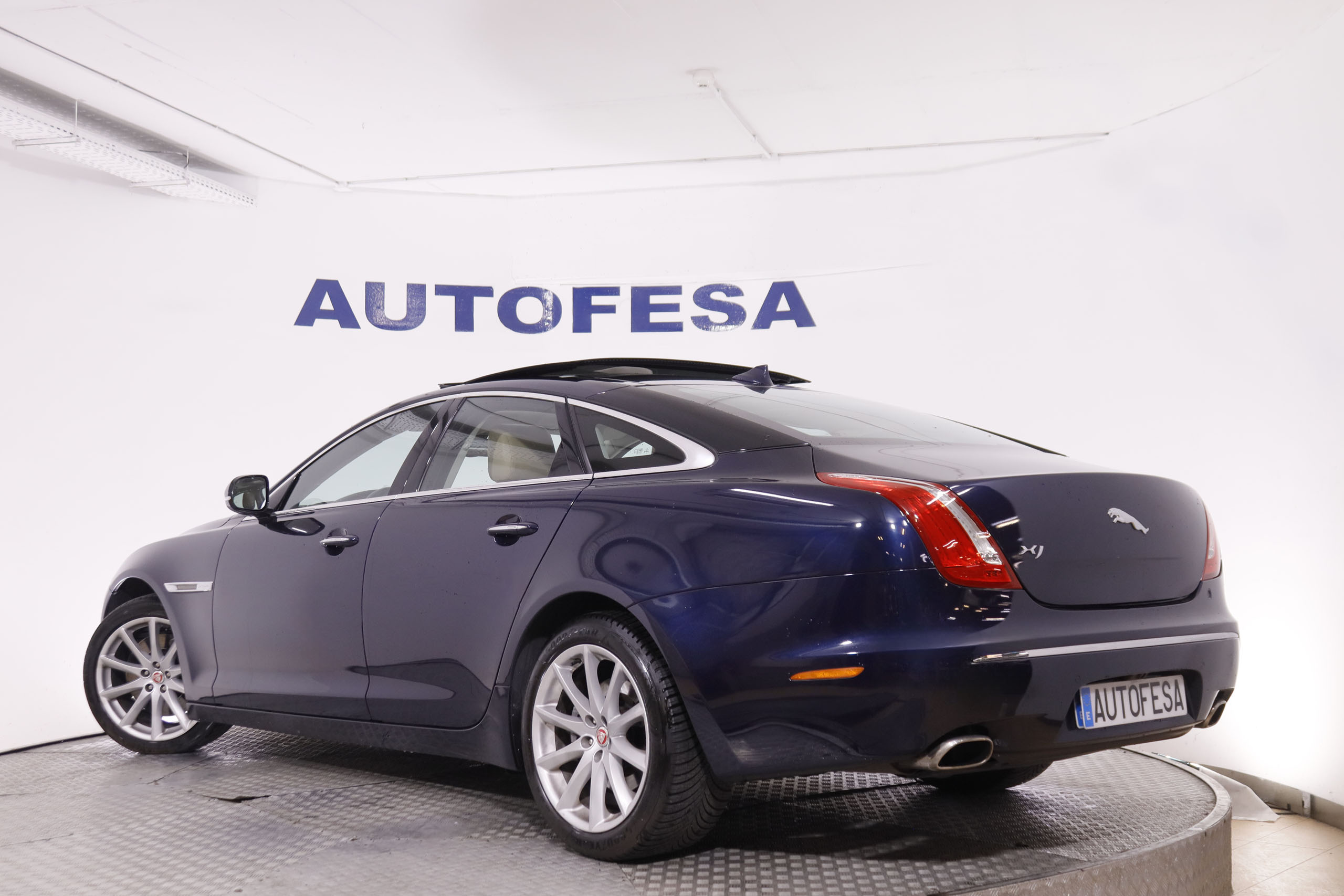 Jaguar Xj 3.0D LUXURY SWB 4P AUTO 275CV 4P  #CUERO, TECHO ELEC, LEVAS foto 5