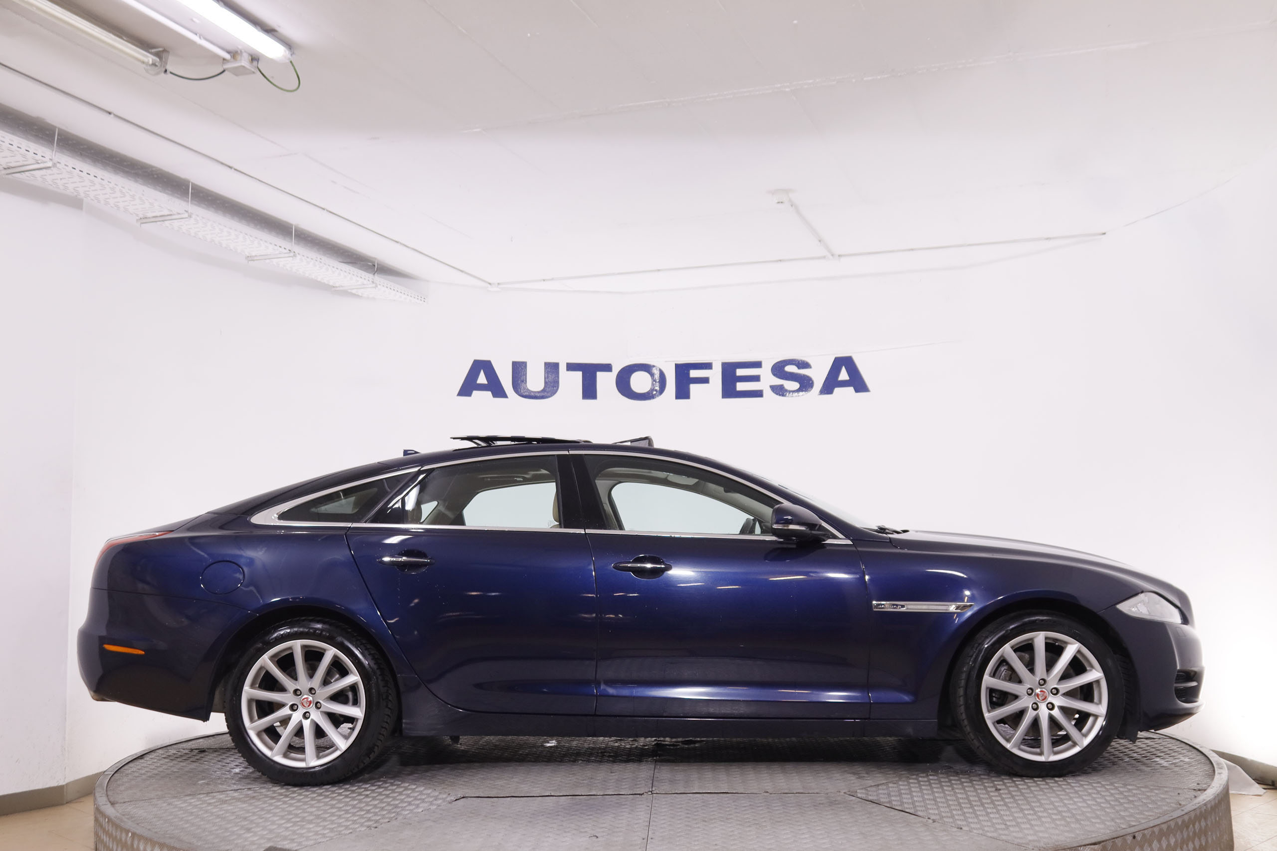 Jaguar Xj 3.0D LUXURY SWB 4P AUTO 275CV 4P  #CUERO, TECHO ELEC, LEVAS foto 13