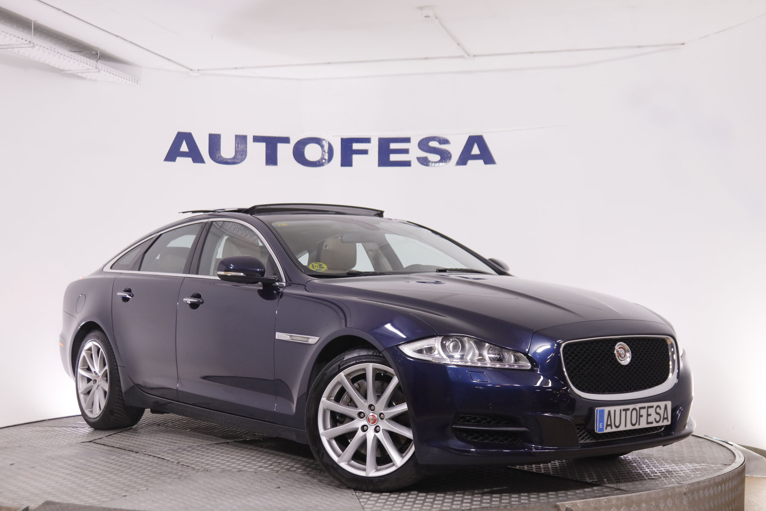 Jaguar Xj 3.0D LUXURY SWB 4P AUTO 275CV 4P  #CUERO, TECHO ELEC, LEVAS foto 3