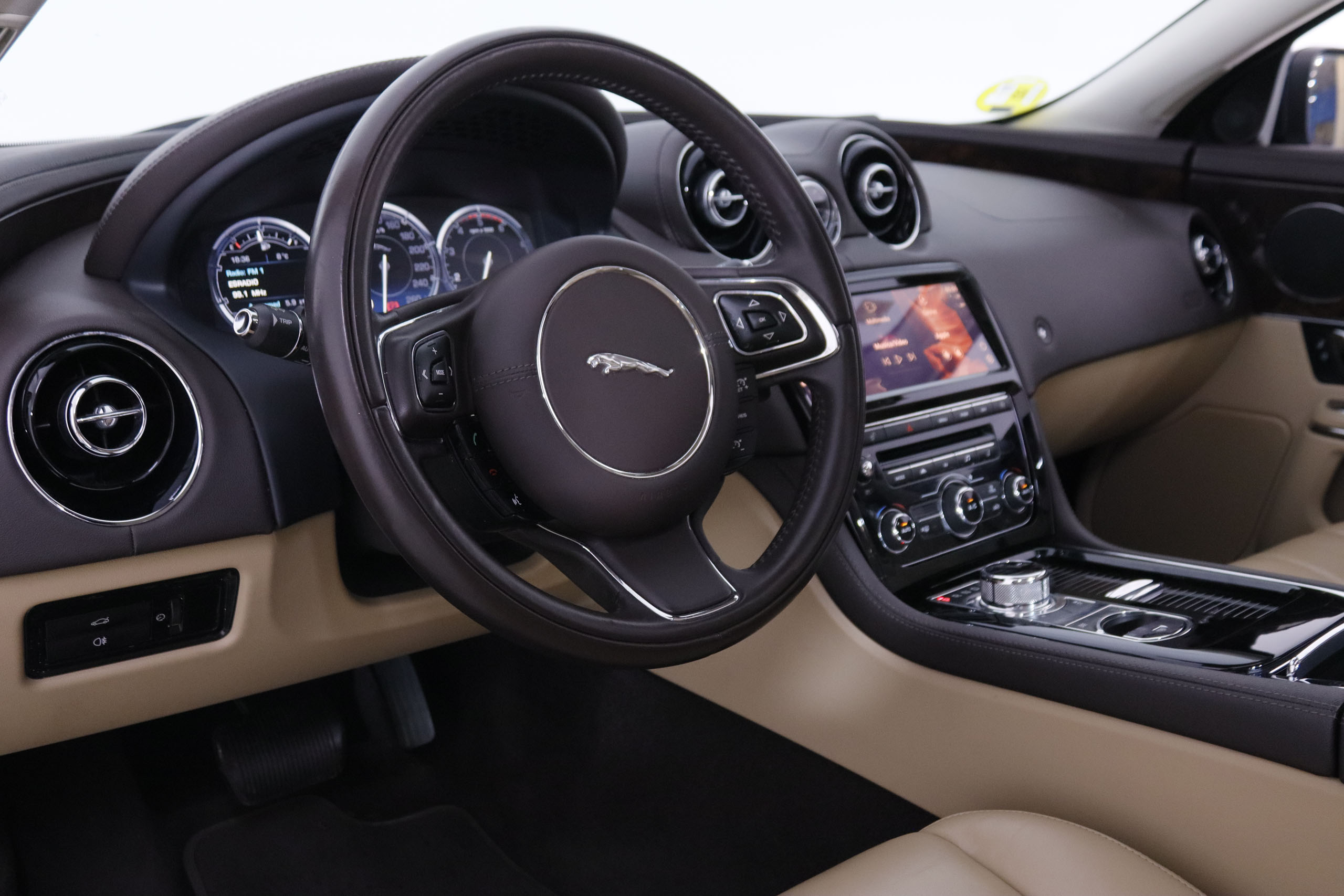 Jaguar Xj 3.0D LUXURY SWB 4P AUTO 275CV 4P  #CUERO, TECHO ELEC, LEVAS foto 17