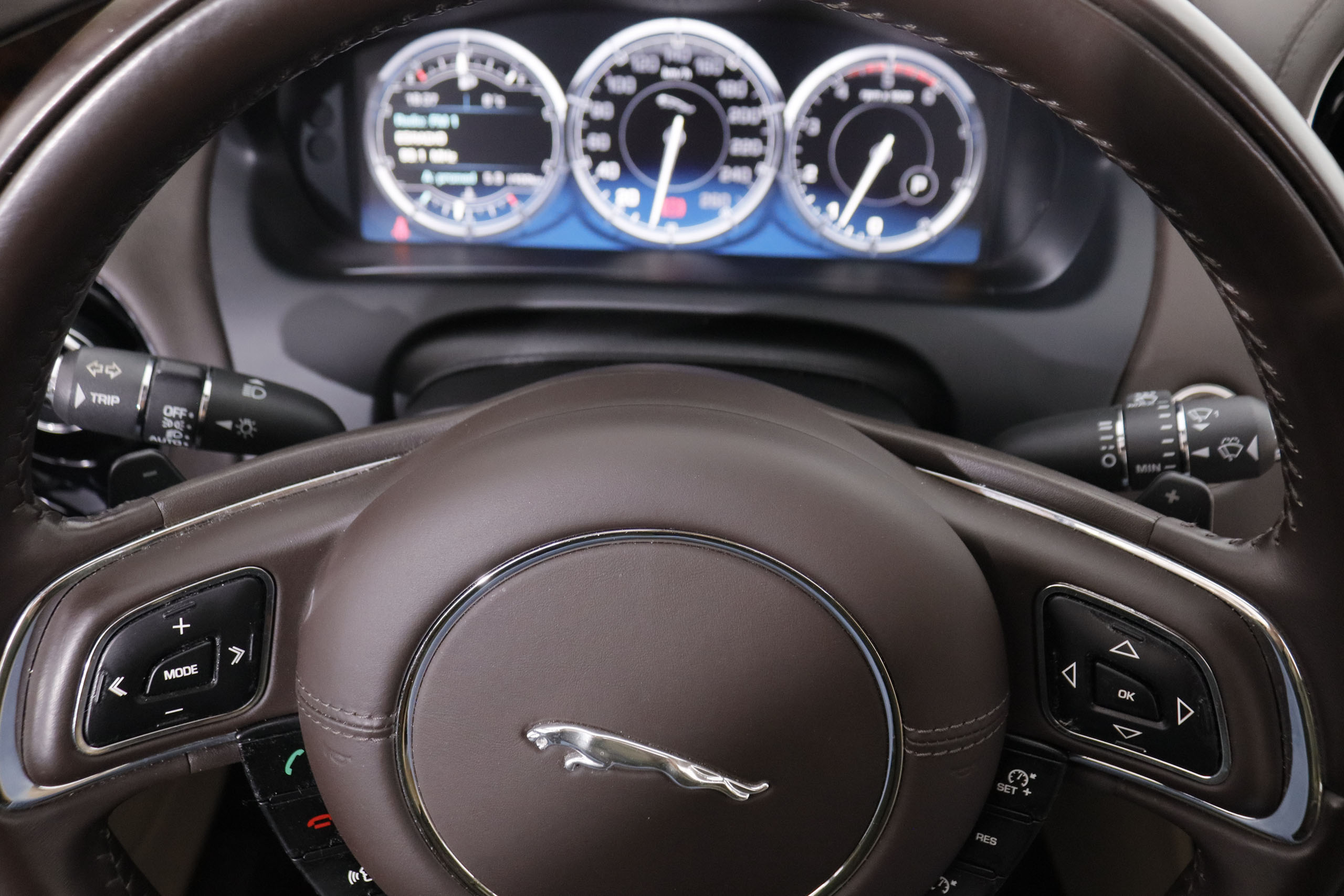 Jaguar Xj 3.0D LUXURY SWB 4P AUTO 275CV 4P  #CUERO, TECHO ELEC, LEVAS foto 19