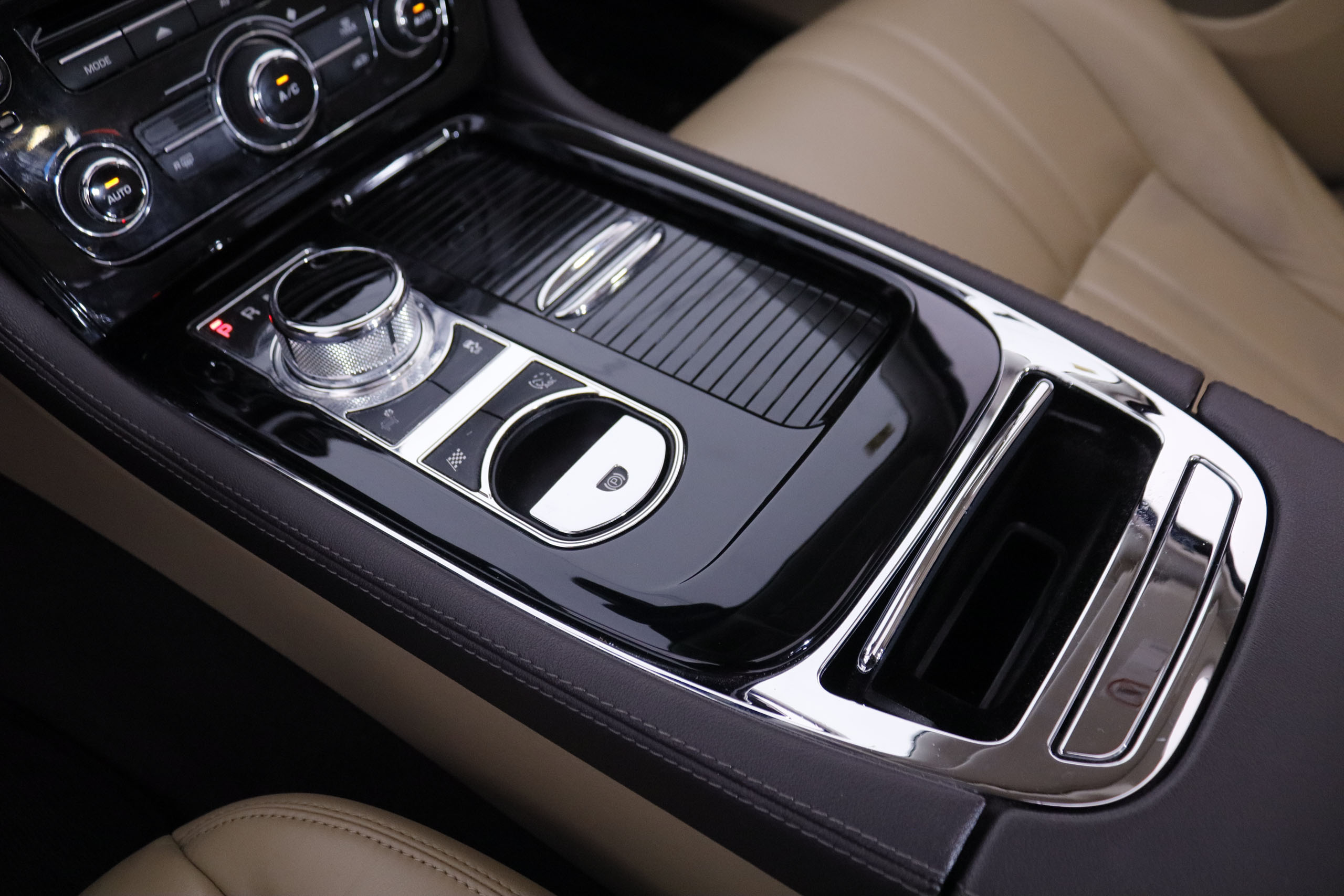 Jaguar Xj 3.0D LUXURY SWB 4P AUTO 275CV 4P  #CUERO, TECHO ELEC, LEVAS foto 24