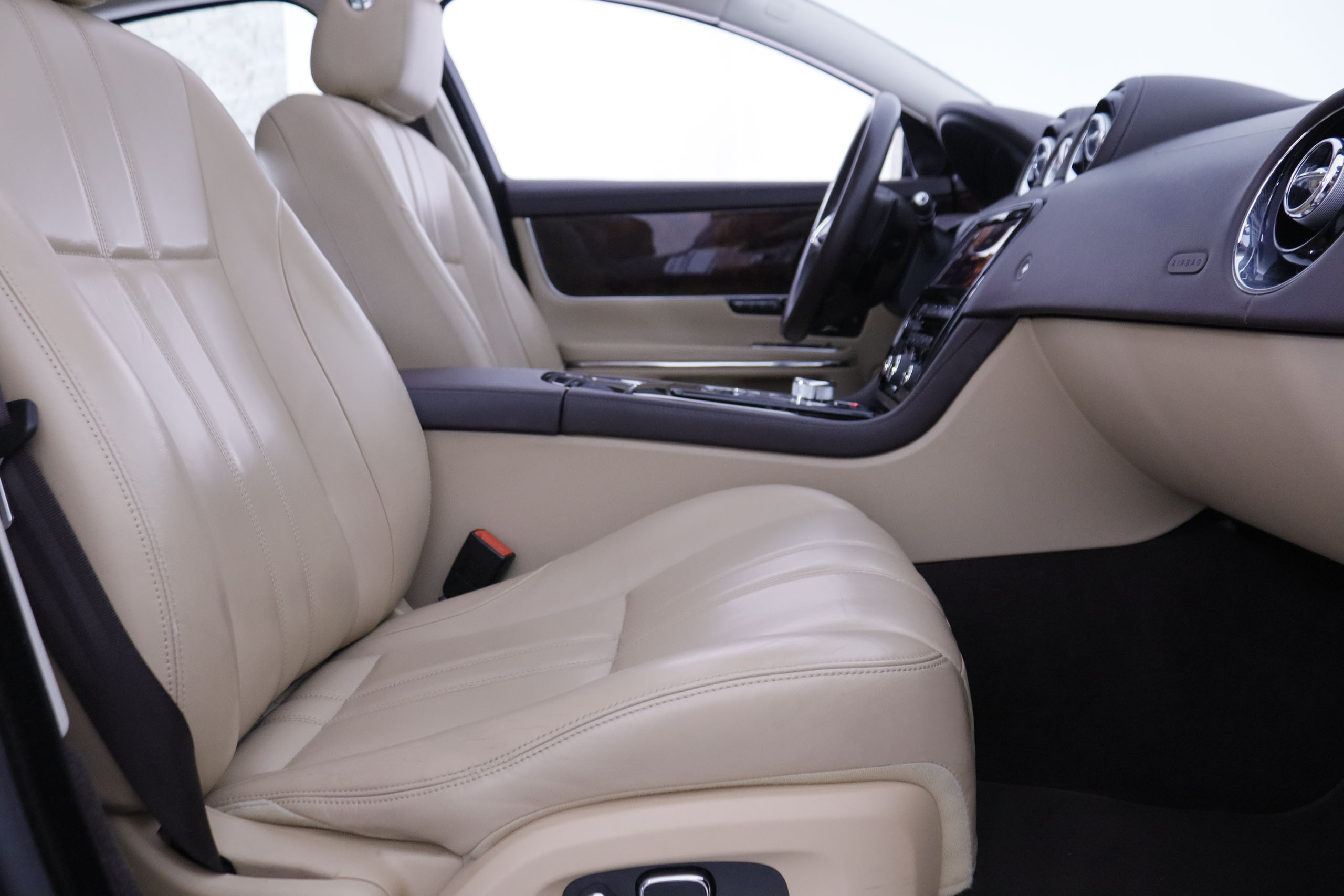 Jaguar Xj 3.0D LUXURY SWB 4P AUTO 275CV 4P  #CUERO, TECHO ELEC, LEVAS foto 28