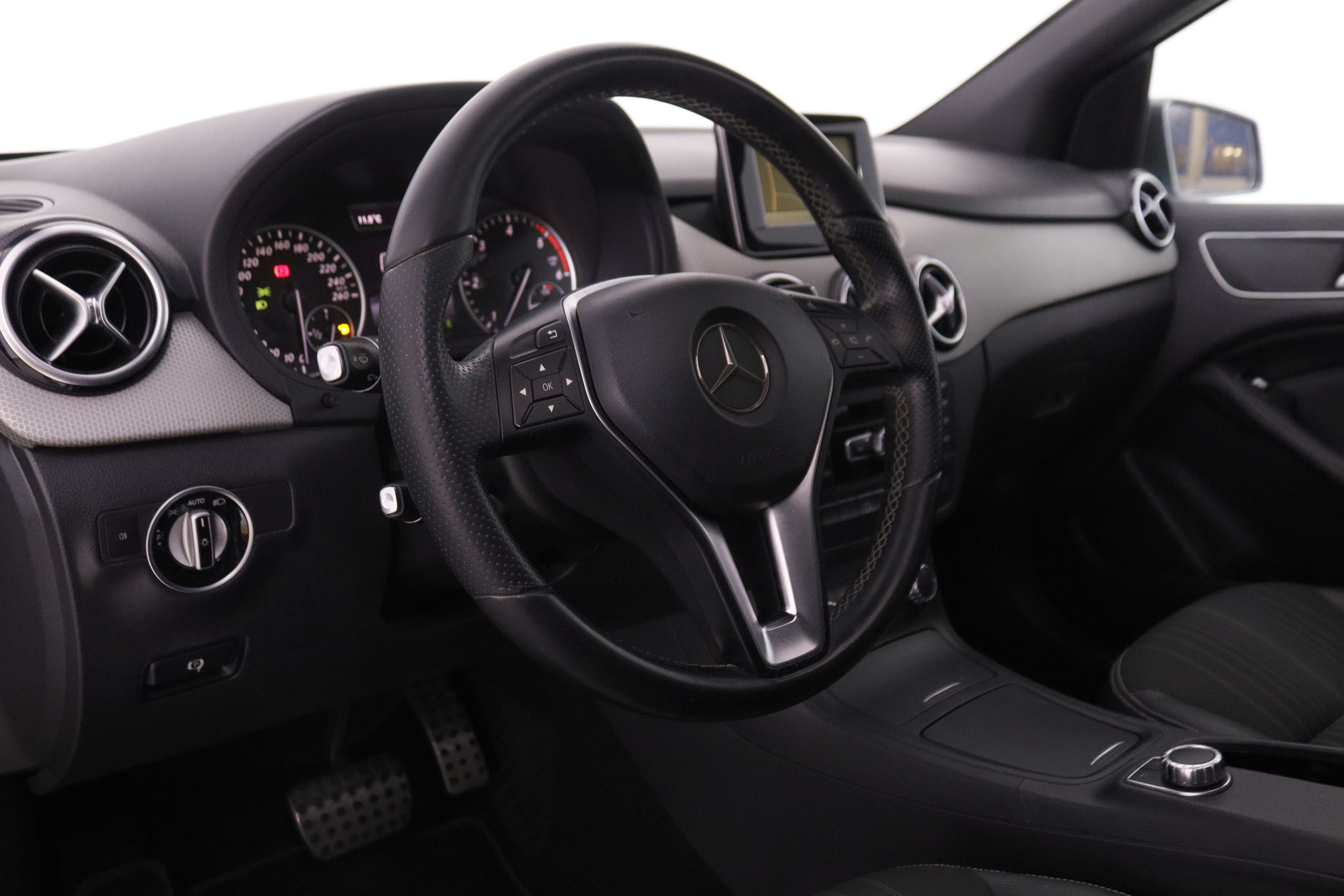 Mercedes-benz B 200 CLASE B B200D SPORT AUTO 136CV 5P # TECHO ELEC PANORAMICO, NAVY foto 15