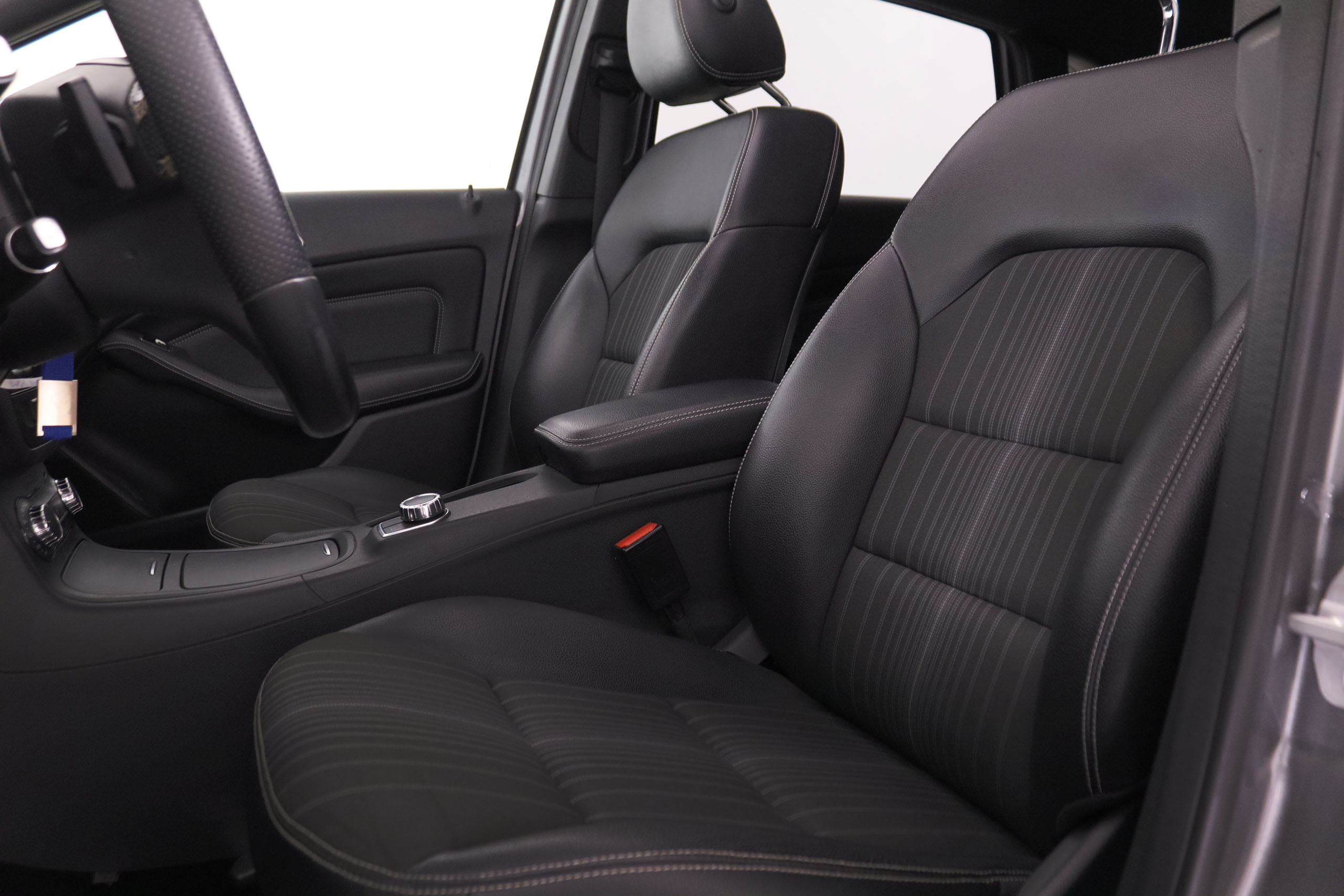 Mercedes-benz B 200 CLASE B B200D SPORT AUTO 136CV 5P # TECHO ELEC PANORAMICO, NAVY foto 25