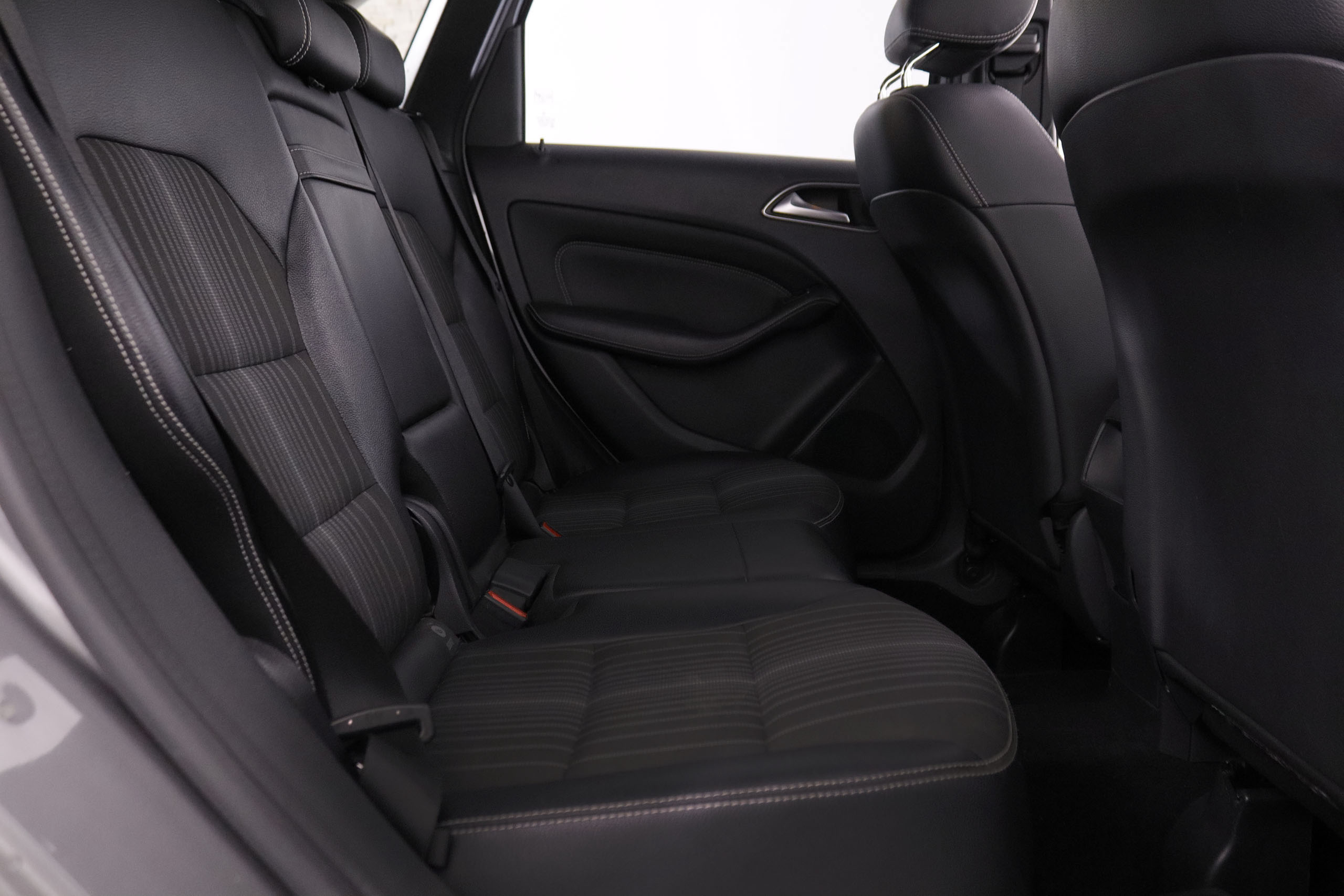 Mercedes-benz B 200 CLASE B B200D SPORT AUTO 136CV 5P # TECHO ELEC PANORAMICO, NAVY foto 27