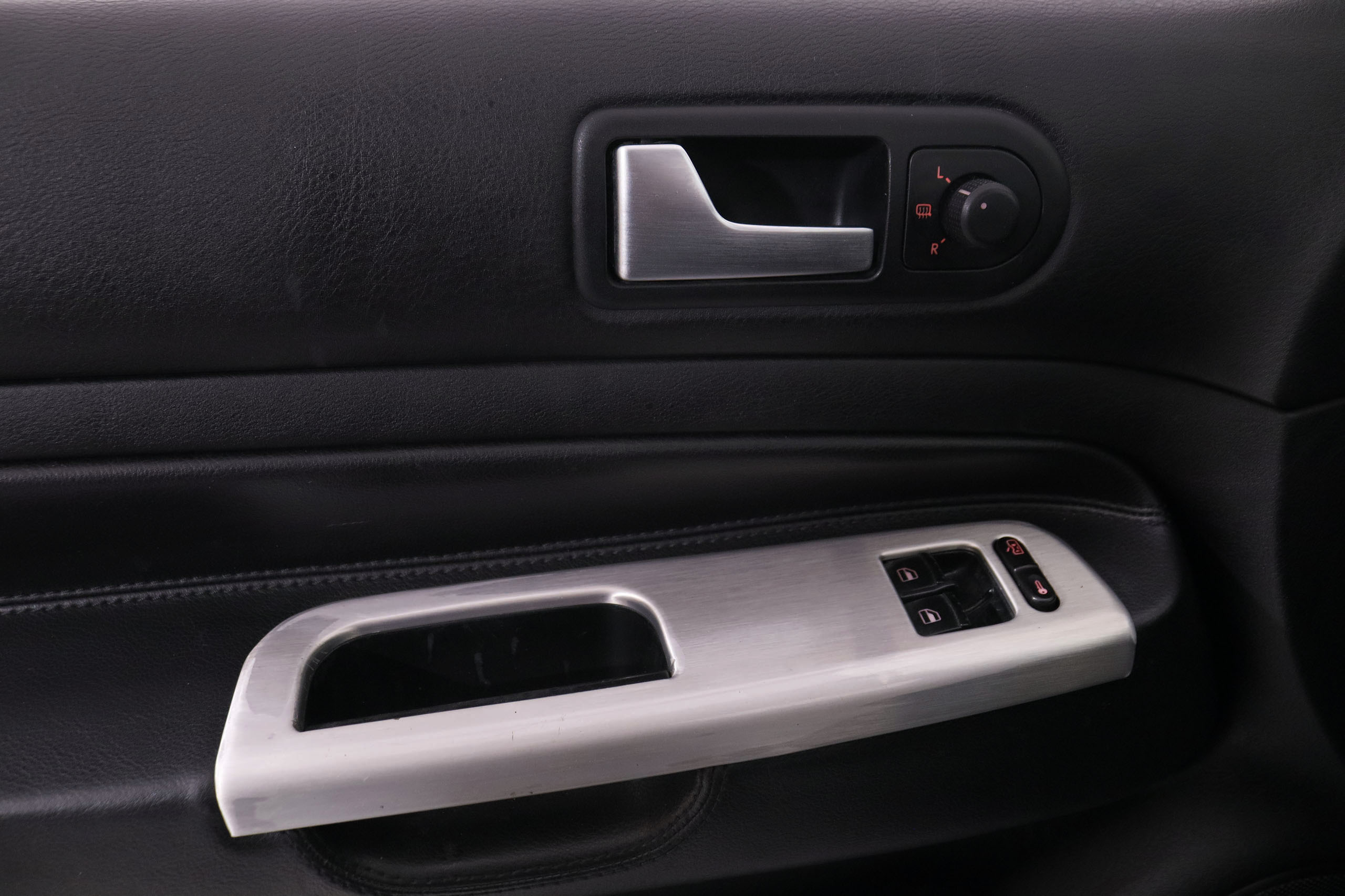 Volkswagen Golf R32 3.2 V6 240CV 4 MOTION 3P # TECHO ELE, CUERO,XENON foto 24