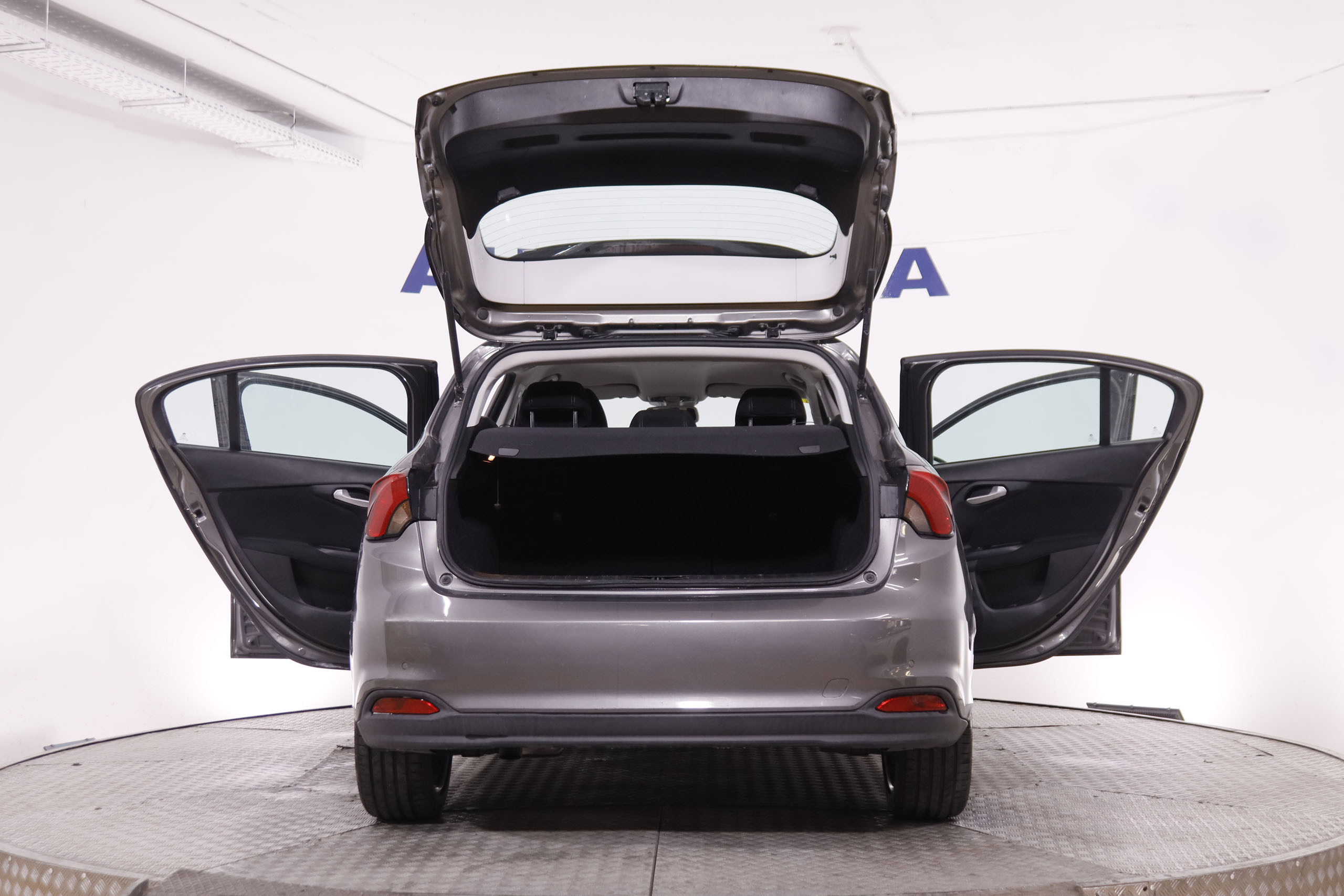 Fiat Tipo 1.6 D  MJET LOUNGE 120CV 5P # NAVY, PARKTRONIC foto 10