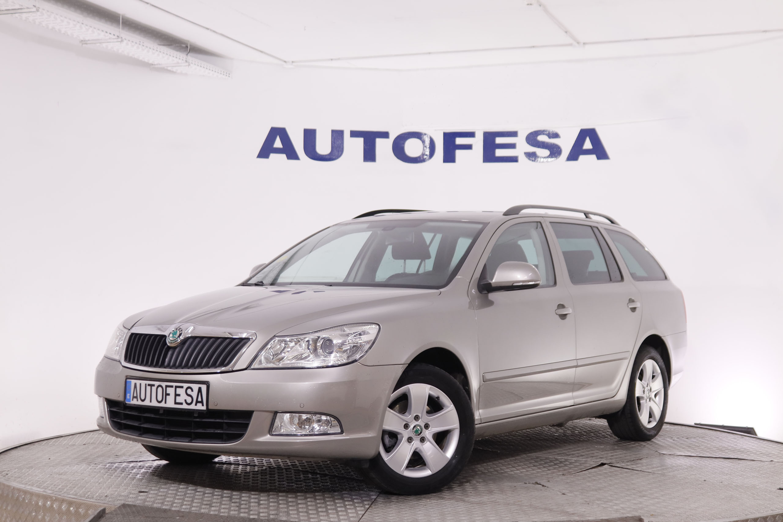 Skoda Octavia 1.6 TDI COMBI 105CV 5P # NAVY, PARKTRONIC foto 1