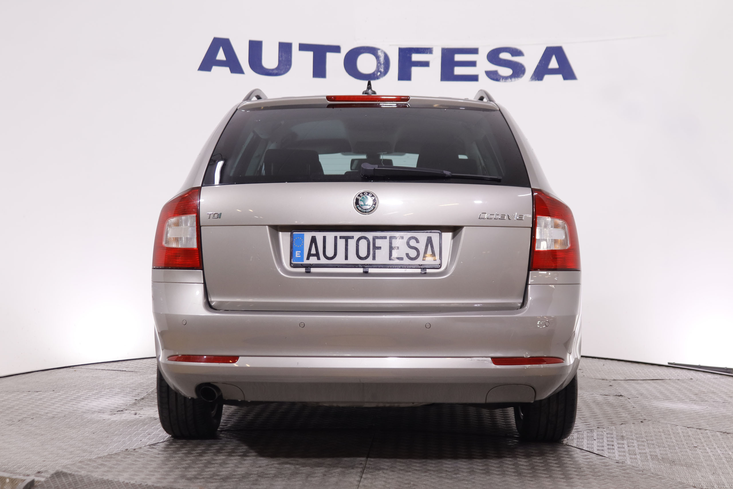 Skoda Octavia 1.6 TDI COMBI 105CV 5P # NAVY, PARKTRONIC foto 6