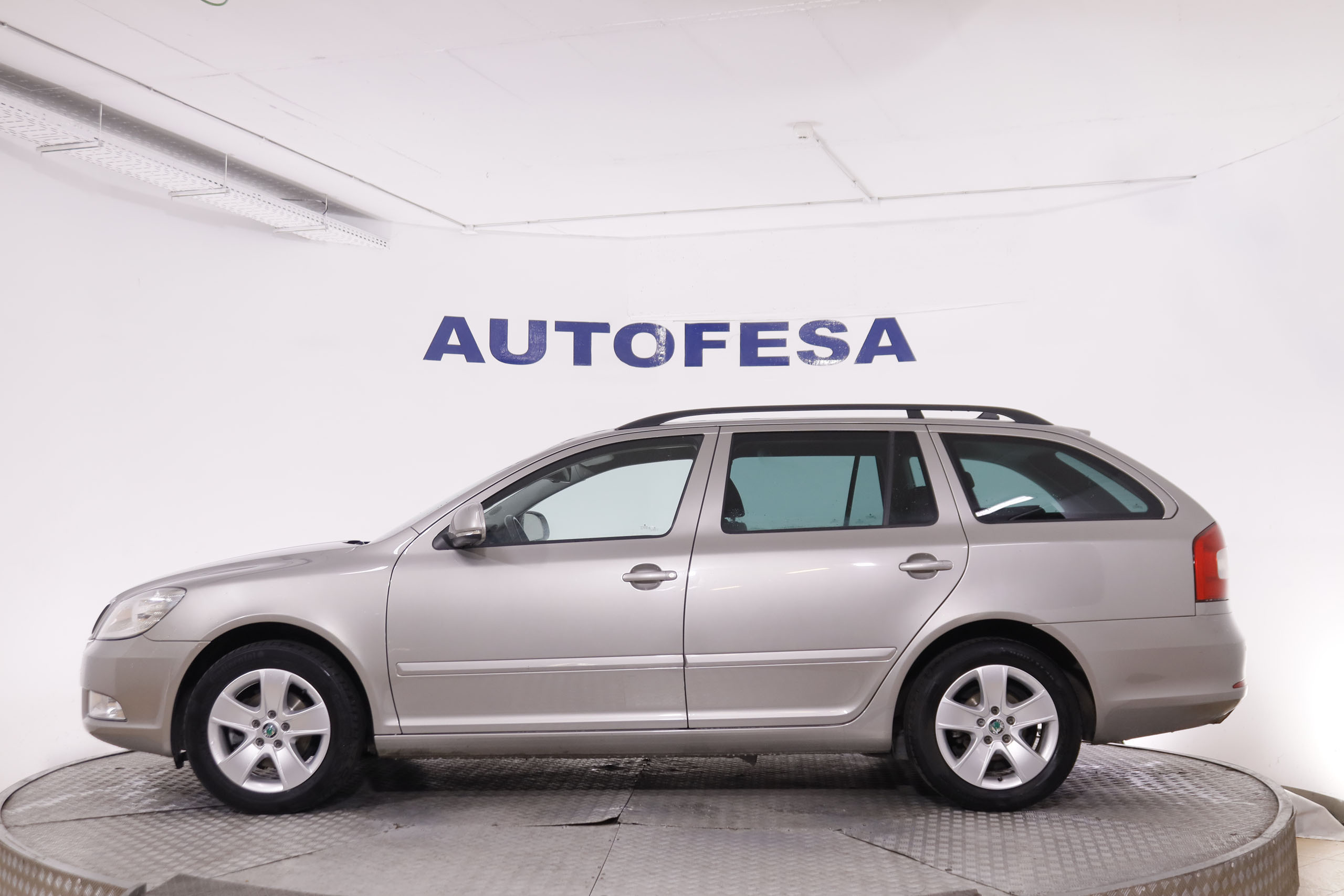 Skoda Octavia 1.6 TDI COMBI 105CV 5P # NAVY, PARKTRONIC foto 13