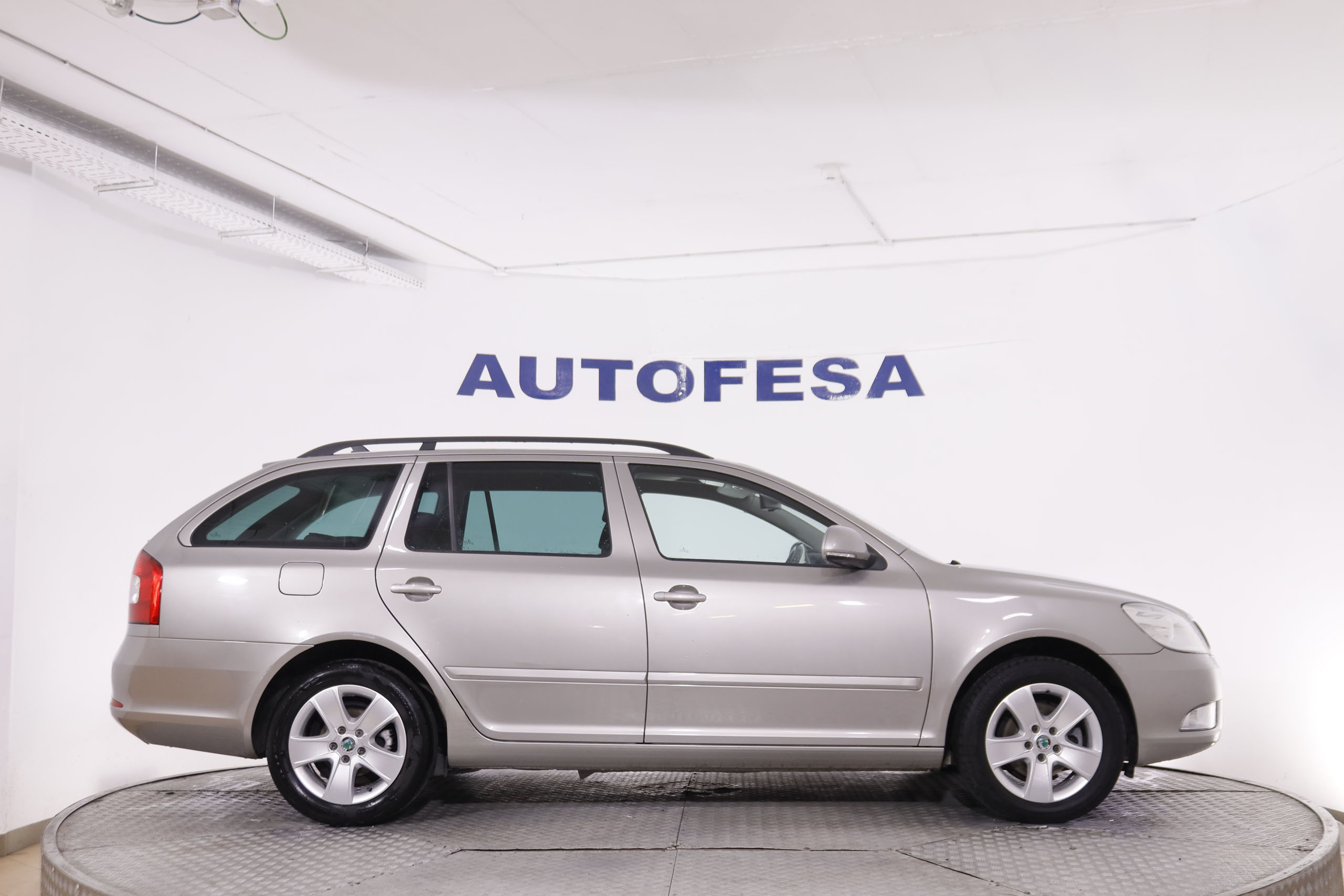 Skoda Octavia 1.6 TDI COMBI 105CV 5P # NAVY, PARKTRONIC foto 9