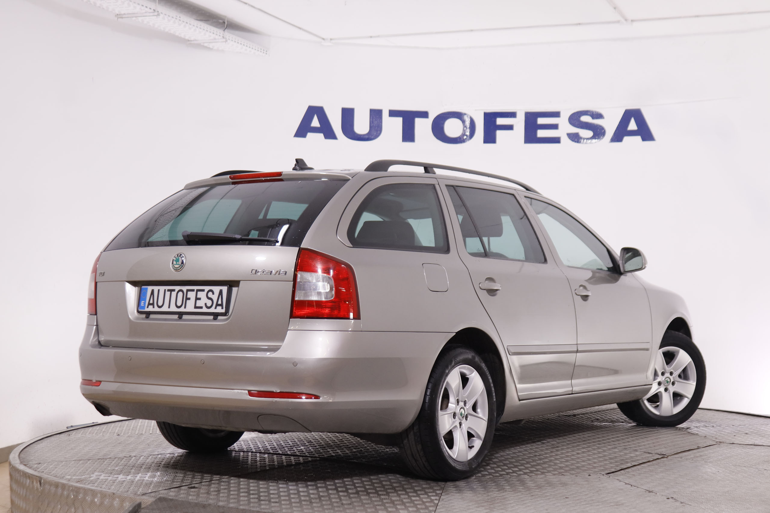 Skoda Octavia 1.6 TDI COMBI 105CV 5P # NAVY, PARKTRONIC foto 5