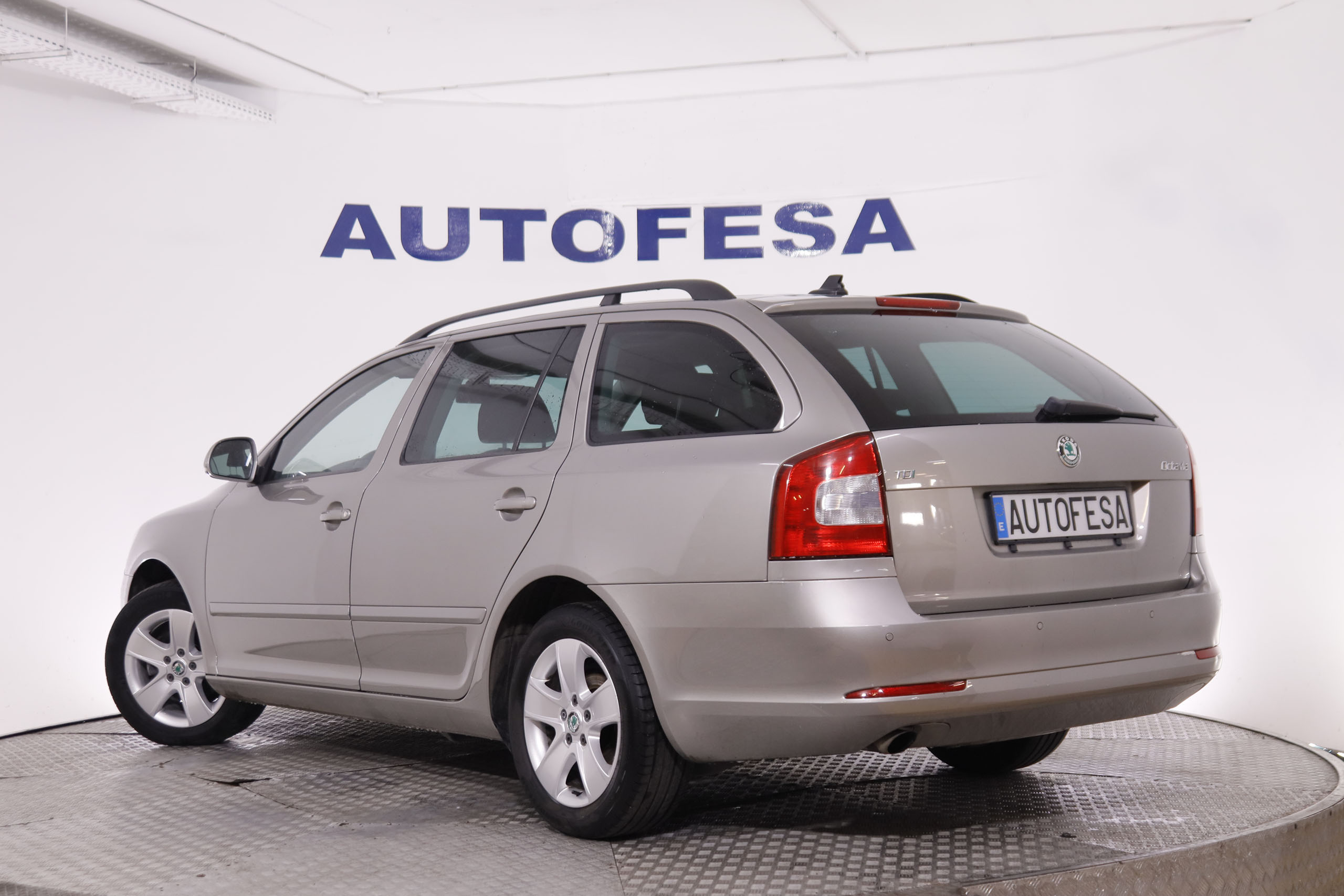 Skoda Octavia 1.6 TDI COMBI 105CV 5P # NAVY, PARKTRONIC foto 7