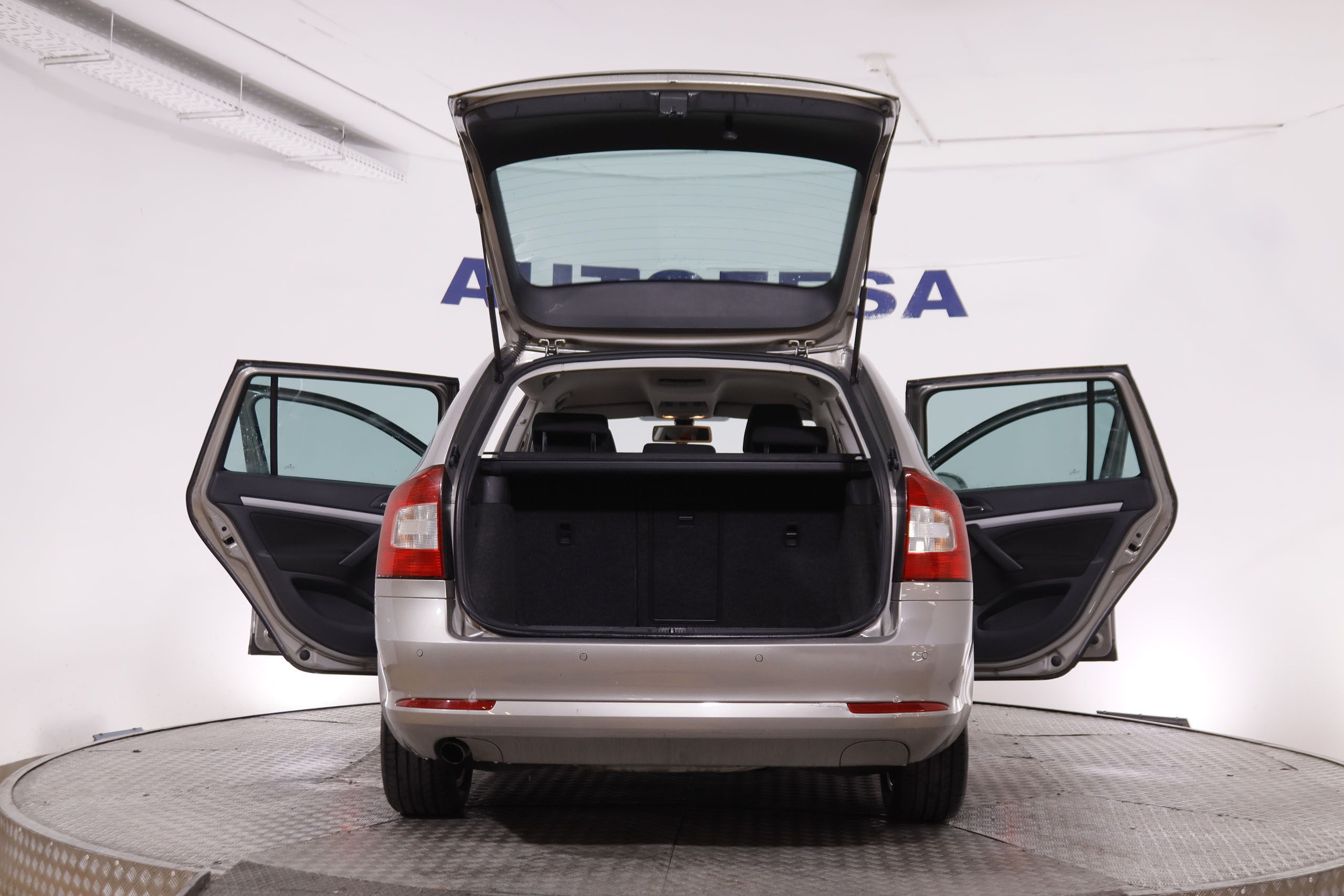 Skoda Octavia 1.6 TDI COMBI 105CV 5P # NAVY, PARKTRONIC foto 11