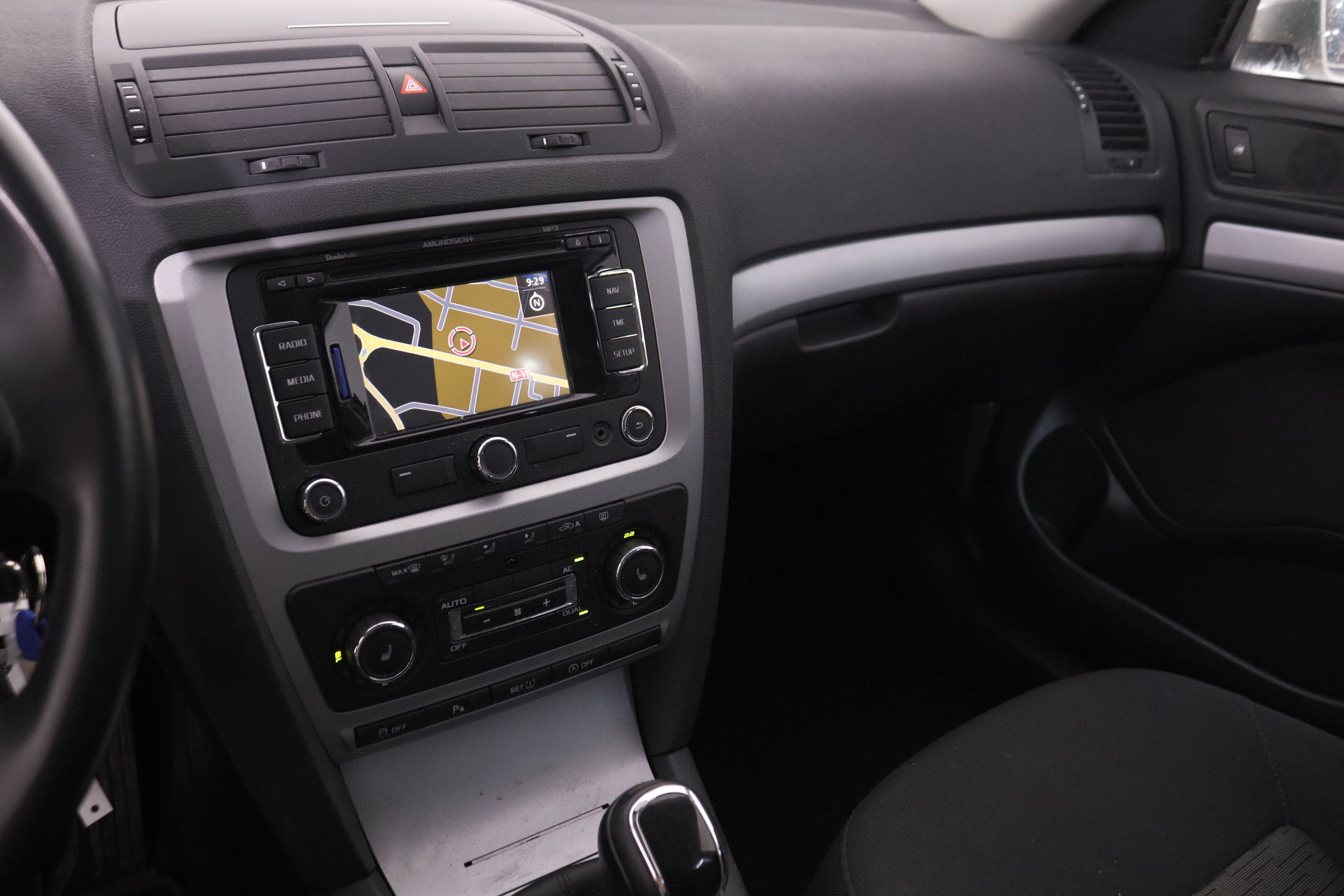 Skoda Octavia 1.6 TDI COMBI 105CV 5P # NAVY, PARKTRONIC foto 18