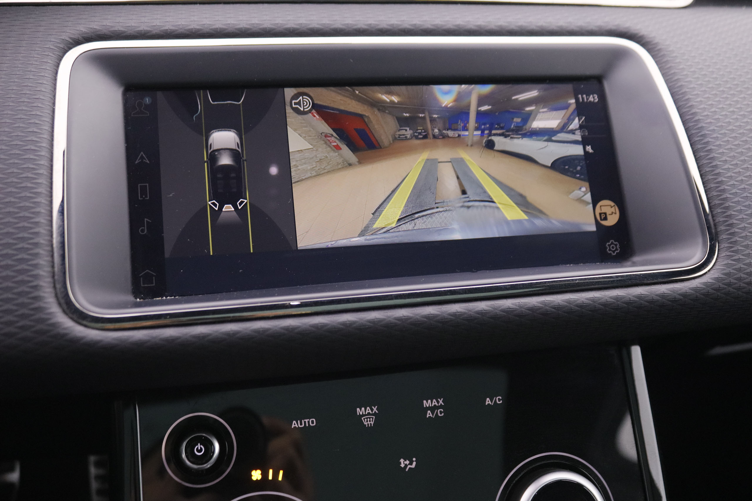 Land Rover Range Rover Evoque 2.0D MHEV R-DYNAMIC 4X4 AUTO 163CV 5P # IVA DEDUCIBLE, OPCIONES POR 2973€, CUERO, TECHO PANORAMICO foto 24