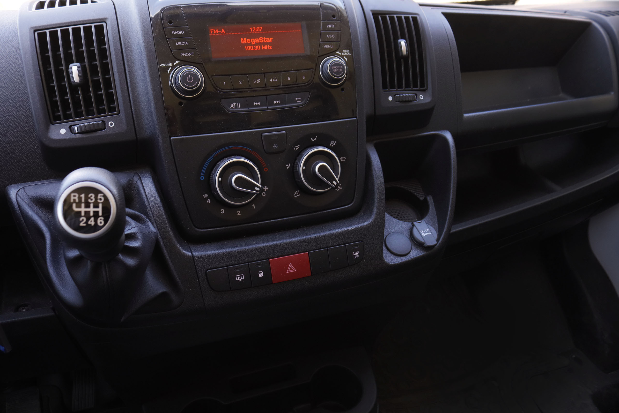 Citroen Jumper 2.2 BLUE HDI L4H3 HEAVY FURGON 140CV 3P # IVA DEDUCIBLE, PARKTRONIC foto 19