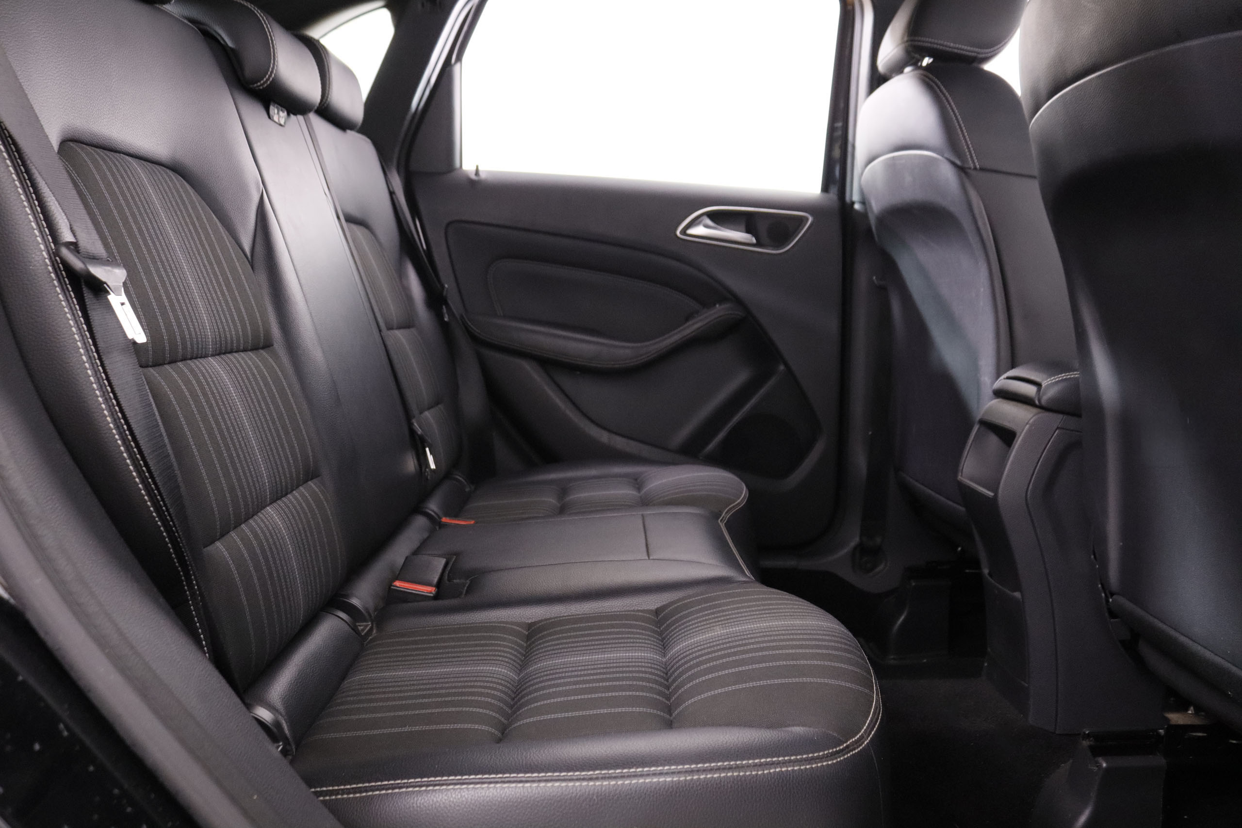 Mercedes-benz B 180 CLASE B B180D 109CV 5P # NAVY, PARKTRONIC foto 23