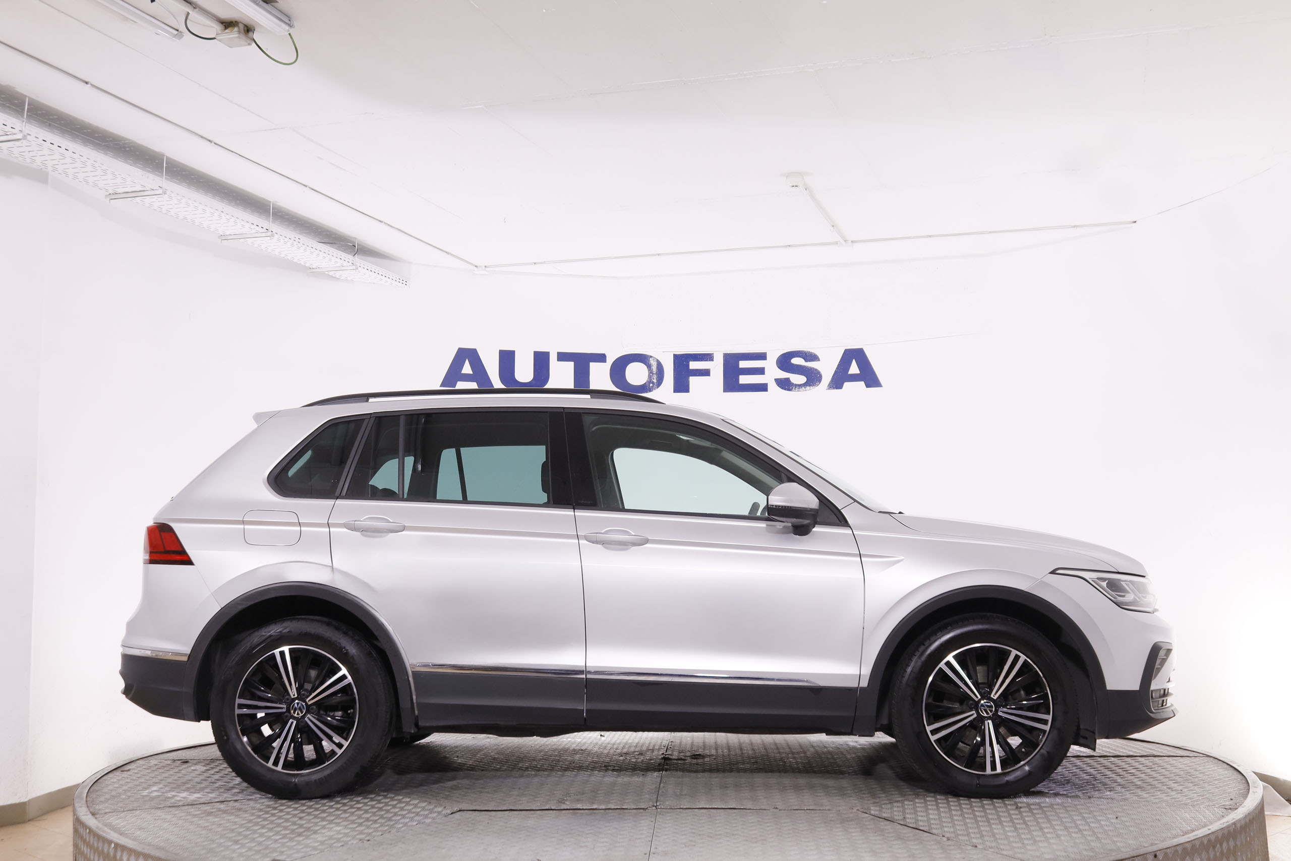 Volkswagen Tiguan 2.0 TDI LIFE 150CV 5P # IVA DEDUCIBLE, NAVY, PARKTRONIC foto 9