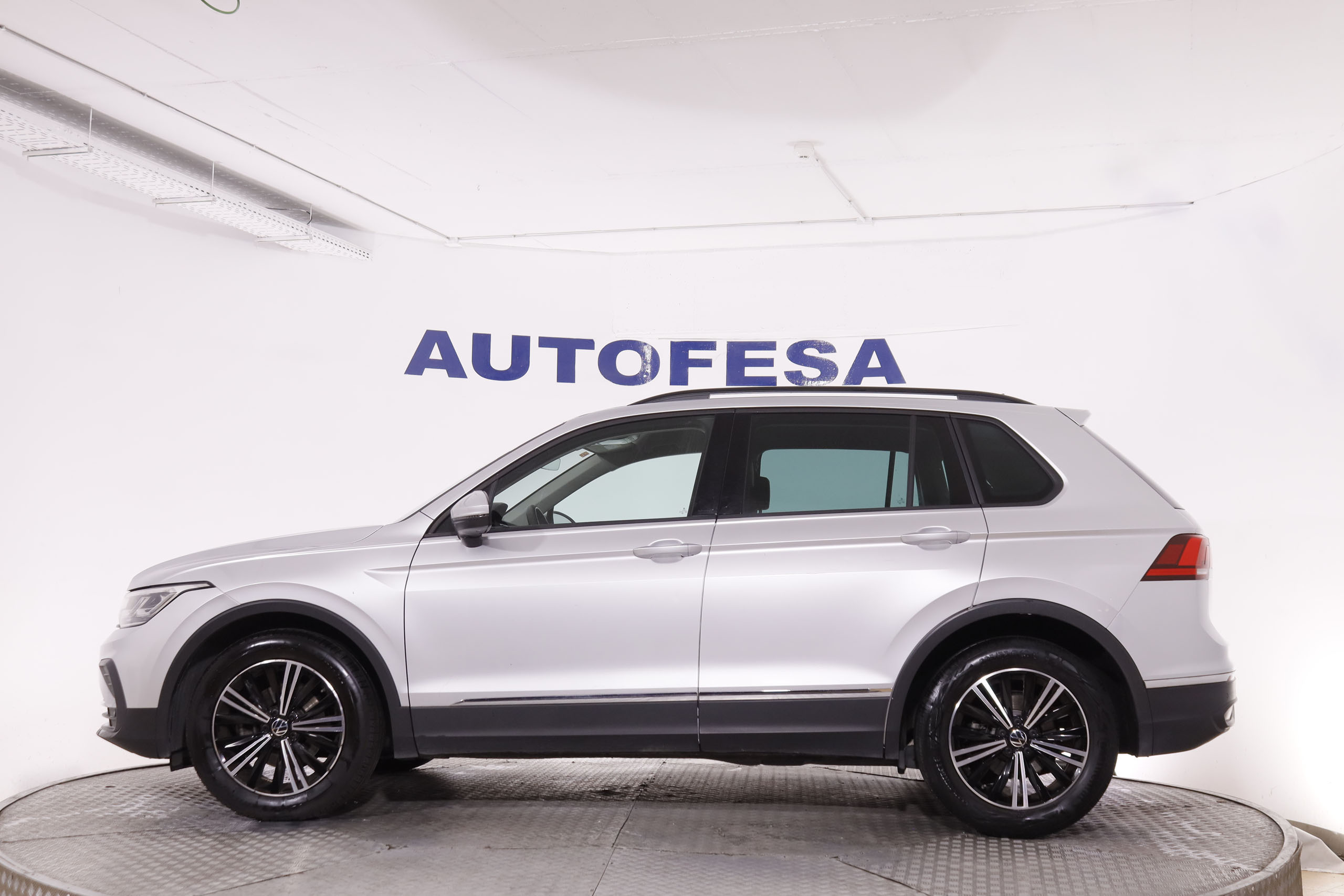 Volkswagen Tiguan 2.0 TDI LIFE 150CV 5P # IVA DEDUCIBLE, NAVY, PARKTRONIC foto 13