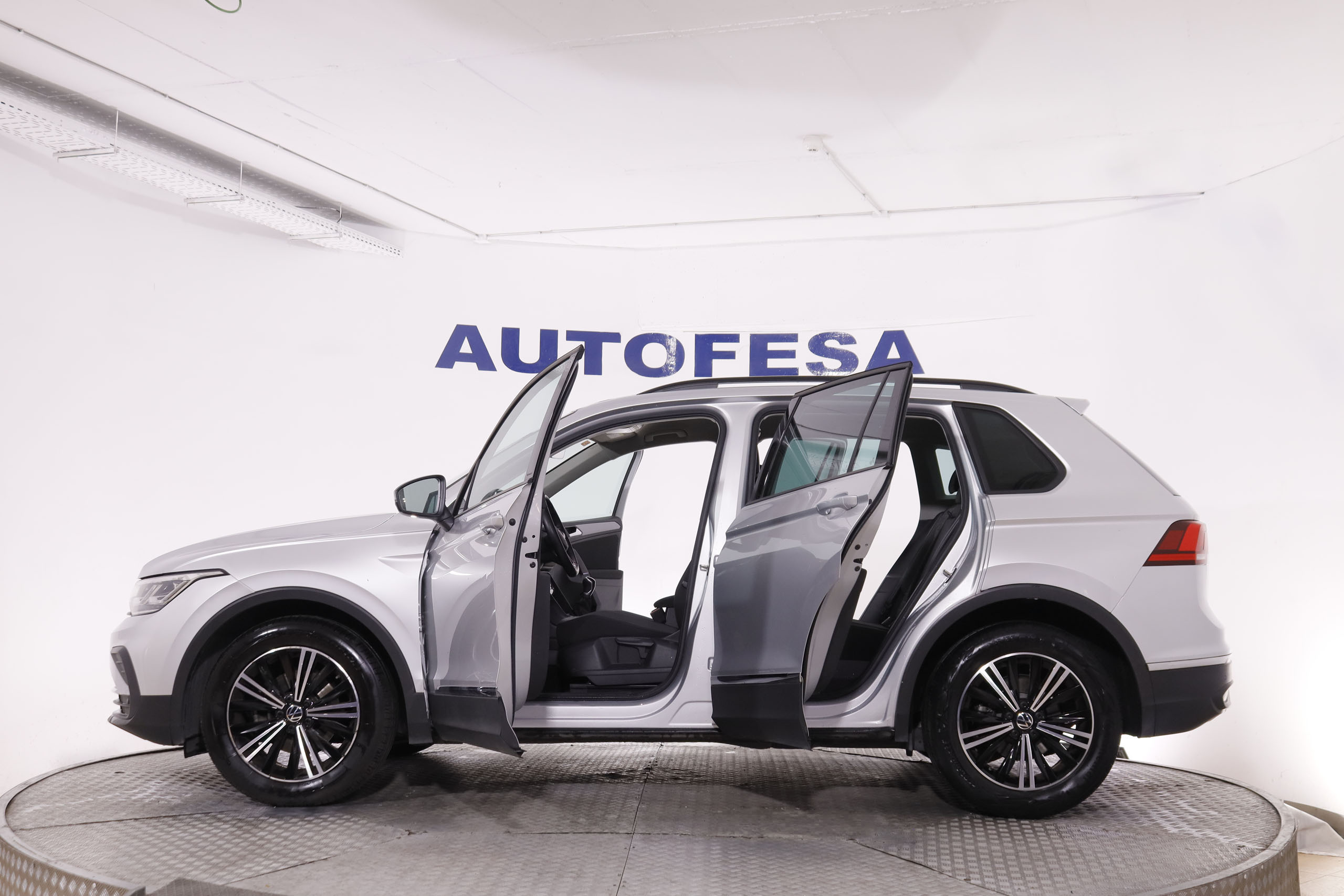 Volkswagen Tiguan 2.0 TDI LIFE 150CV 5P # IVA DEDUCIBLE, NAVY, PARKTRONIC foto 11