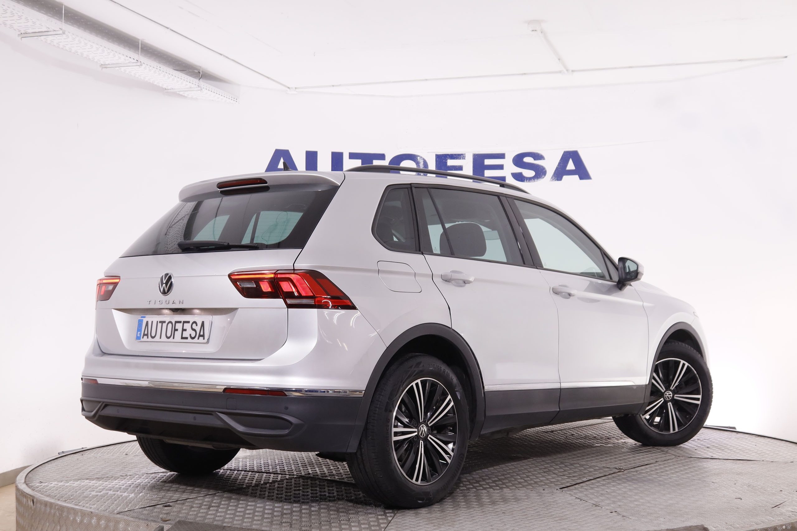 Volkswagen Tiguan 2.0 TDI LIFE 150CV 5P # IVA DEDUCIBLE, NAVY, PARKTRONIC foto 7