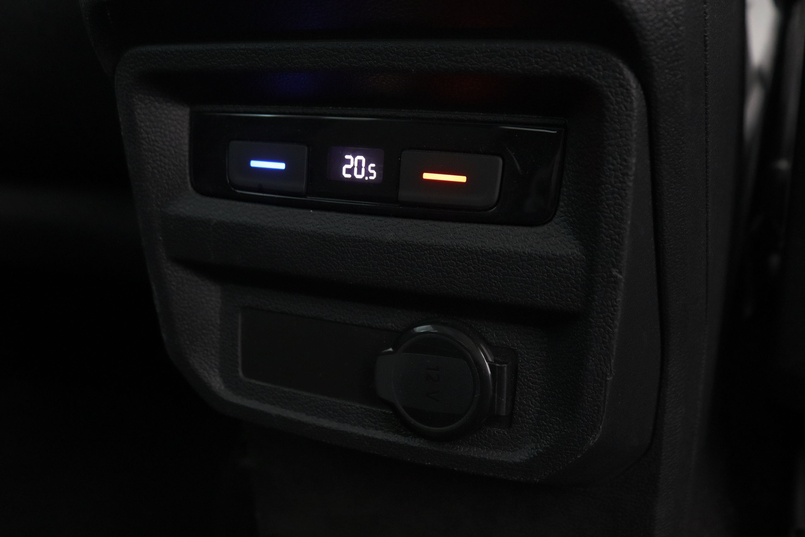 Volkswagen Tiguan 2.0 TDI LIFE 150CV 5P # IVA DEDUCIBLE, NAVY, PARKTRONIC foto 23