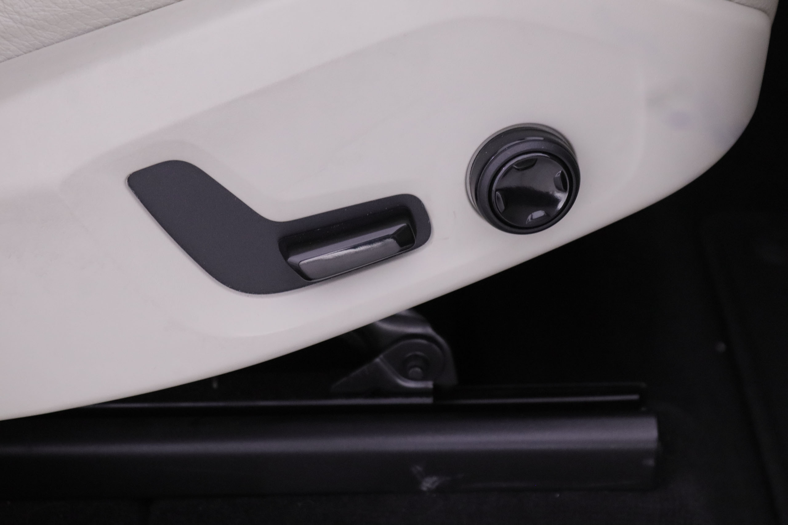 Volvo Xc 60 2.0 D4 INCRIPTION AUTO 190CV 5P # CUERO, NAVY, PARKTRONIC foto 32