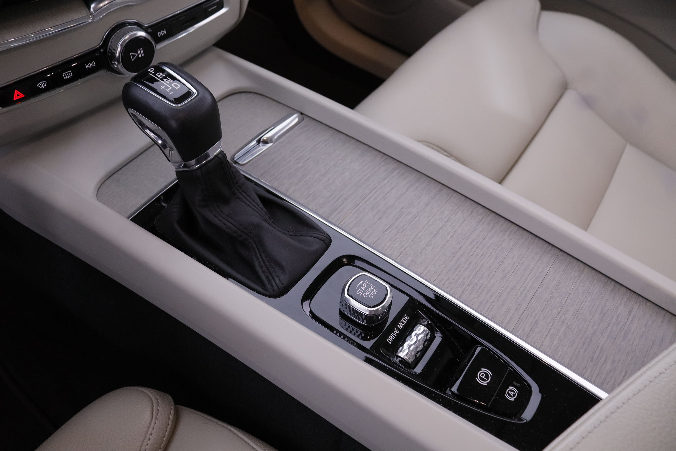 Volvo Xc 60 2.0 D4 INCRIPTION AUTO 190CV 5P # CUERO, NAVY, PARKTRONIC foto 28