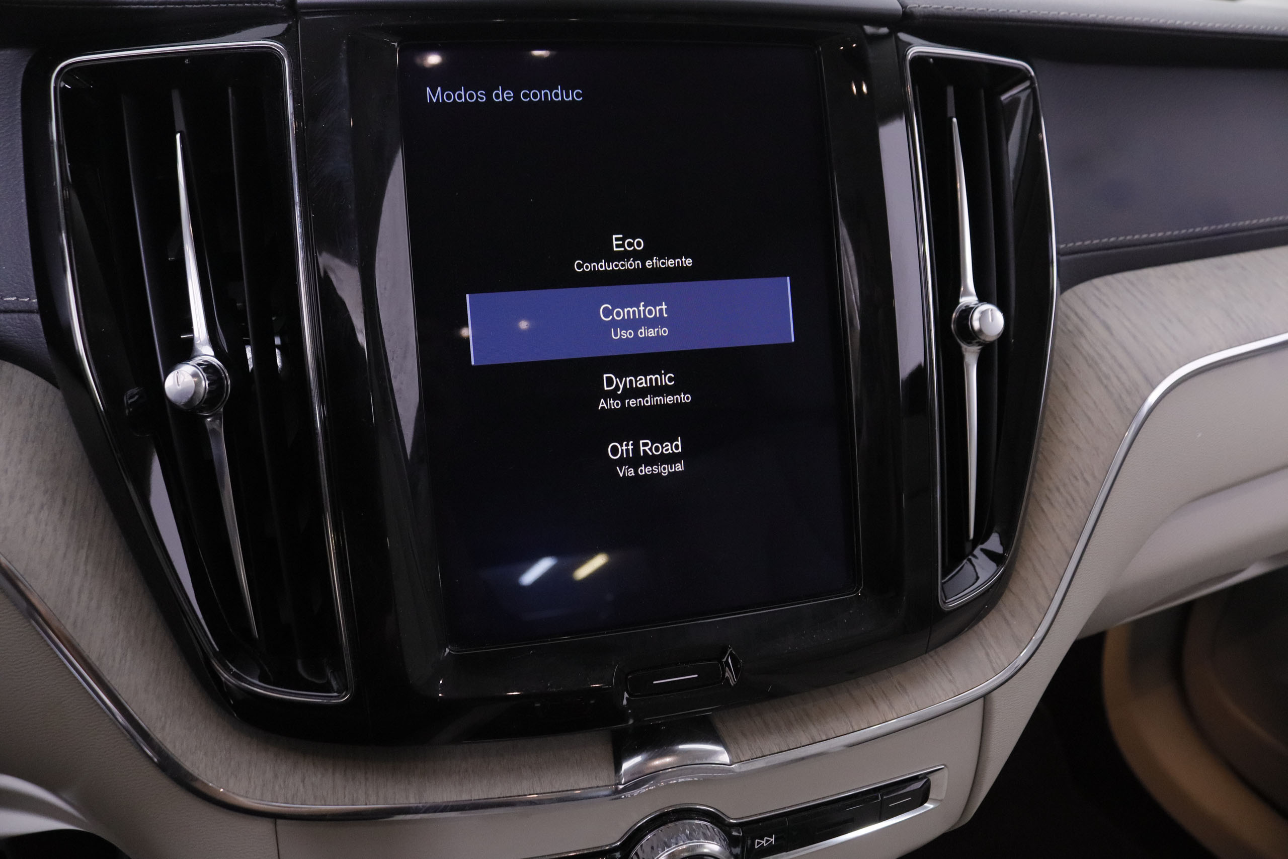 Volvo Xc 60 2.0 D4 INCRIPTION AUTO 190CV 5P # CUERO, NAVY, PARKTRONIC foto 24