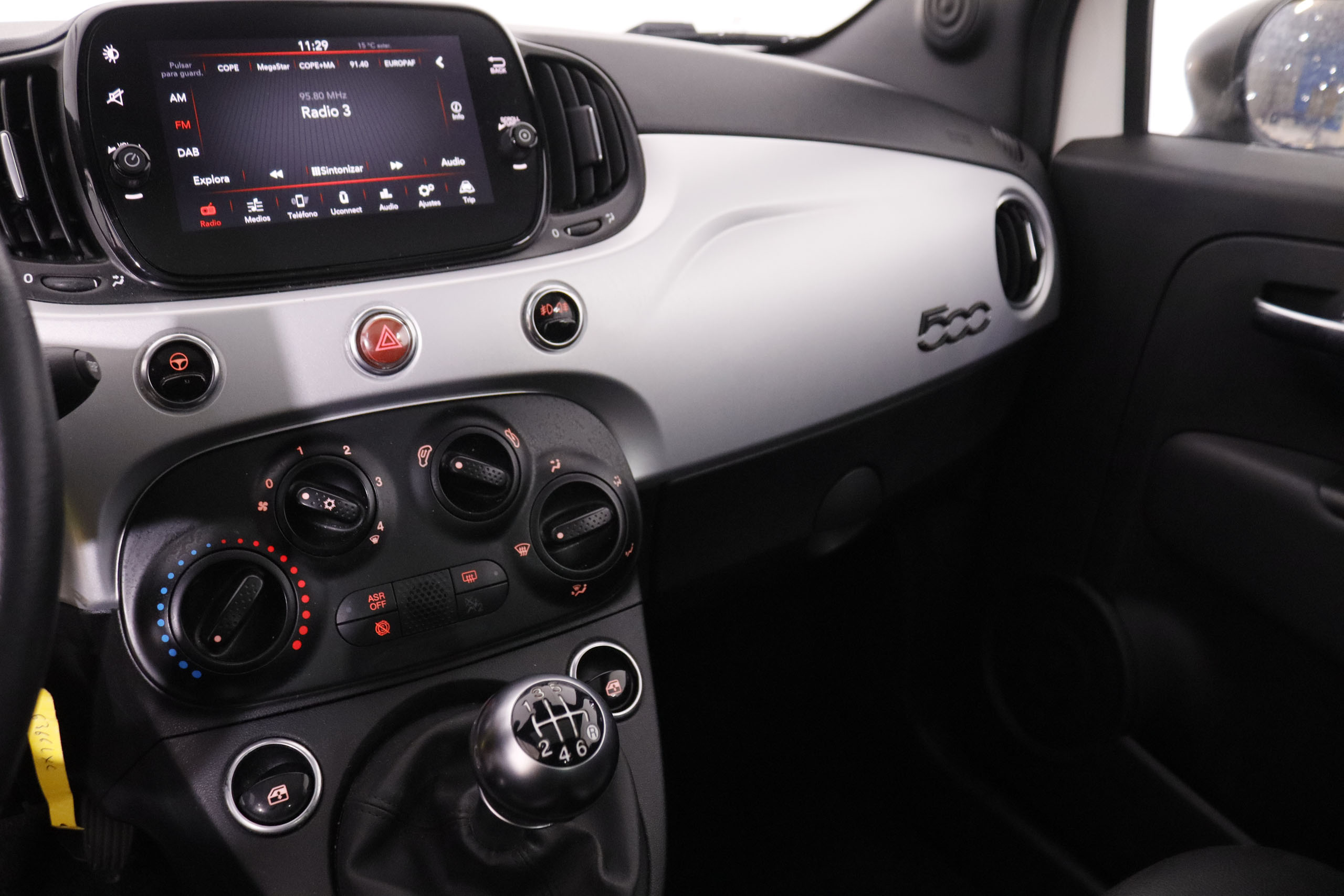 Fiat 500 1.0 MHEV SPORT CONNECT 70CV 3P # TECHO PANORAMICO, PARKTRONIC foto 19