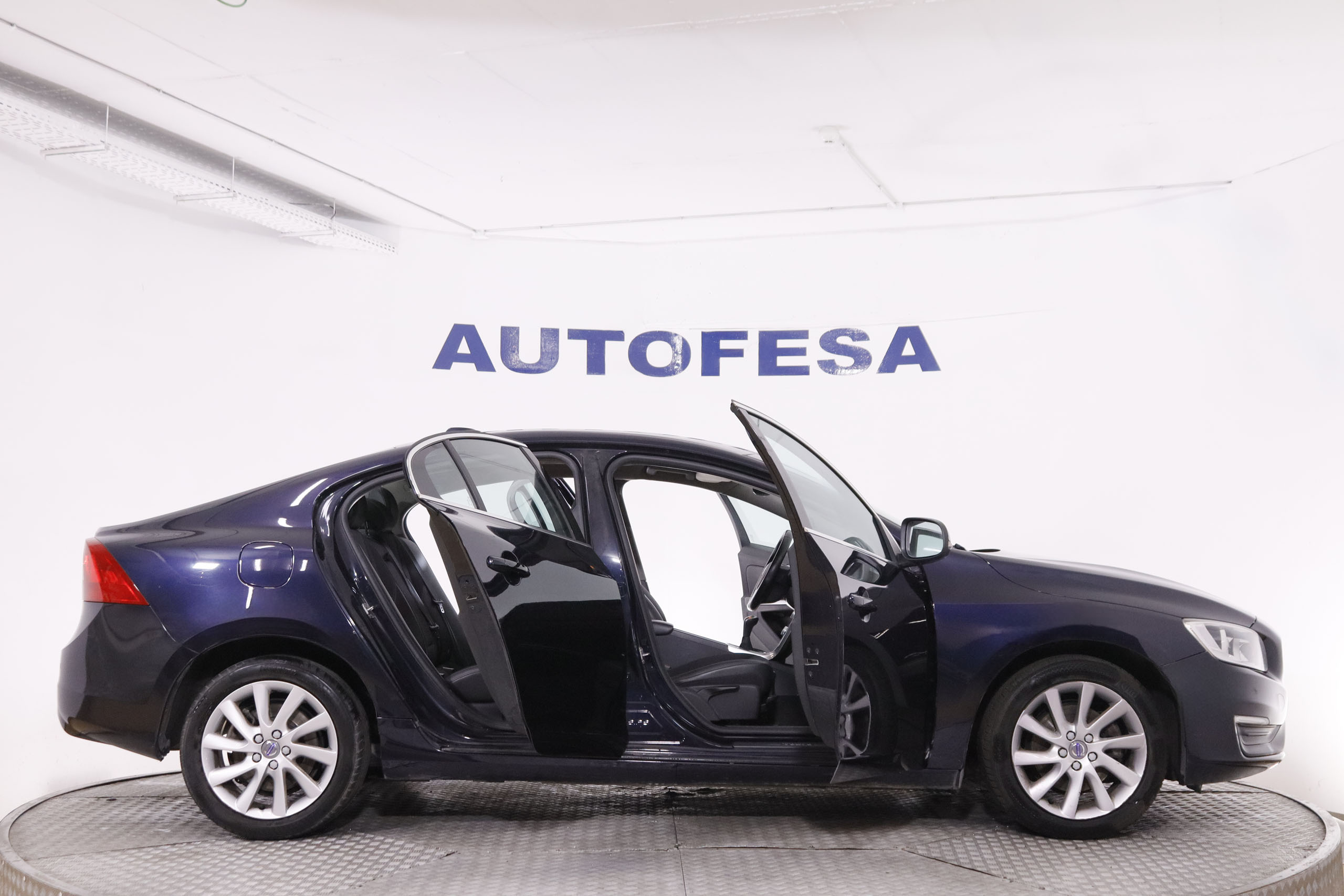 Volvo S60 2.0 D3 MOMENTUM 150CV 4P # NAVY foto 10