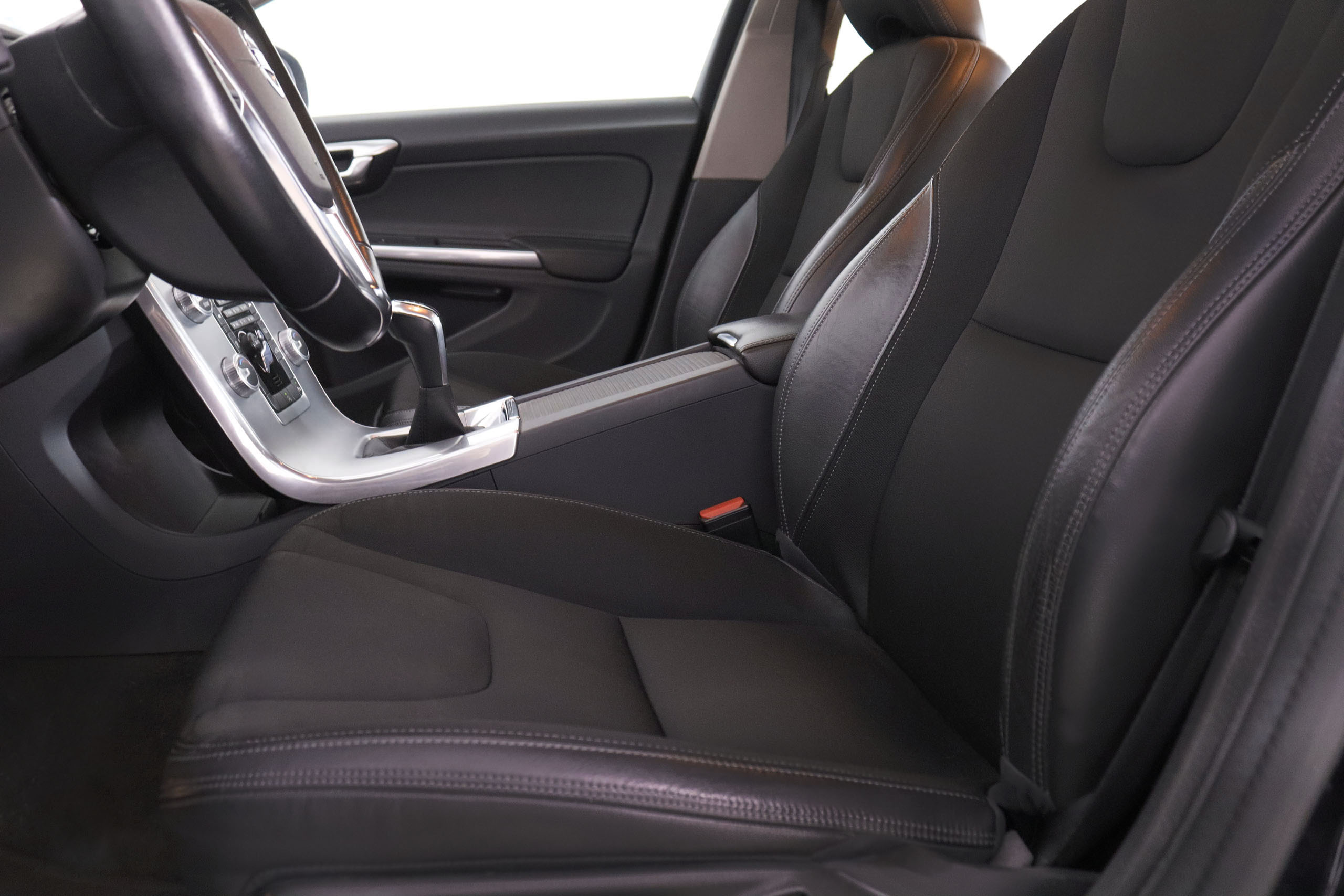 Volvo S60 2.0 D3 MOMENTUM 150CV 4P # NAVY foto 21