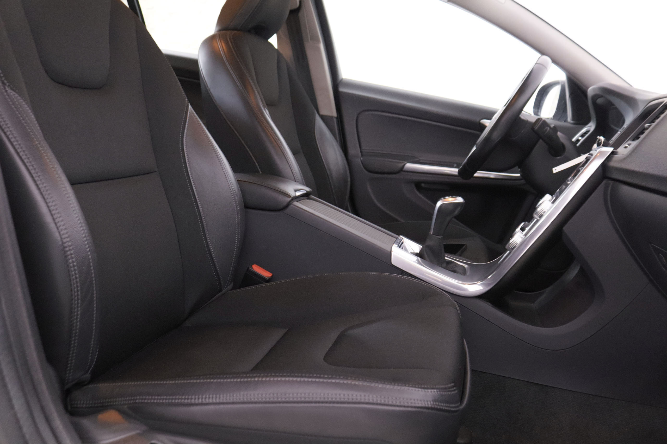 Volvo S60 2.0 D3 MOMENTUM 150CV 4P # NAVY foto 22