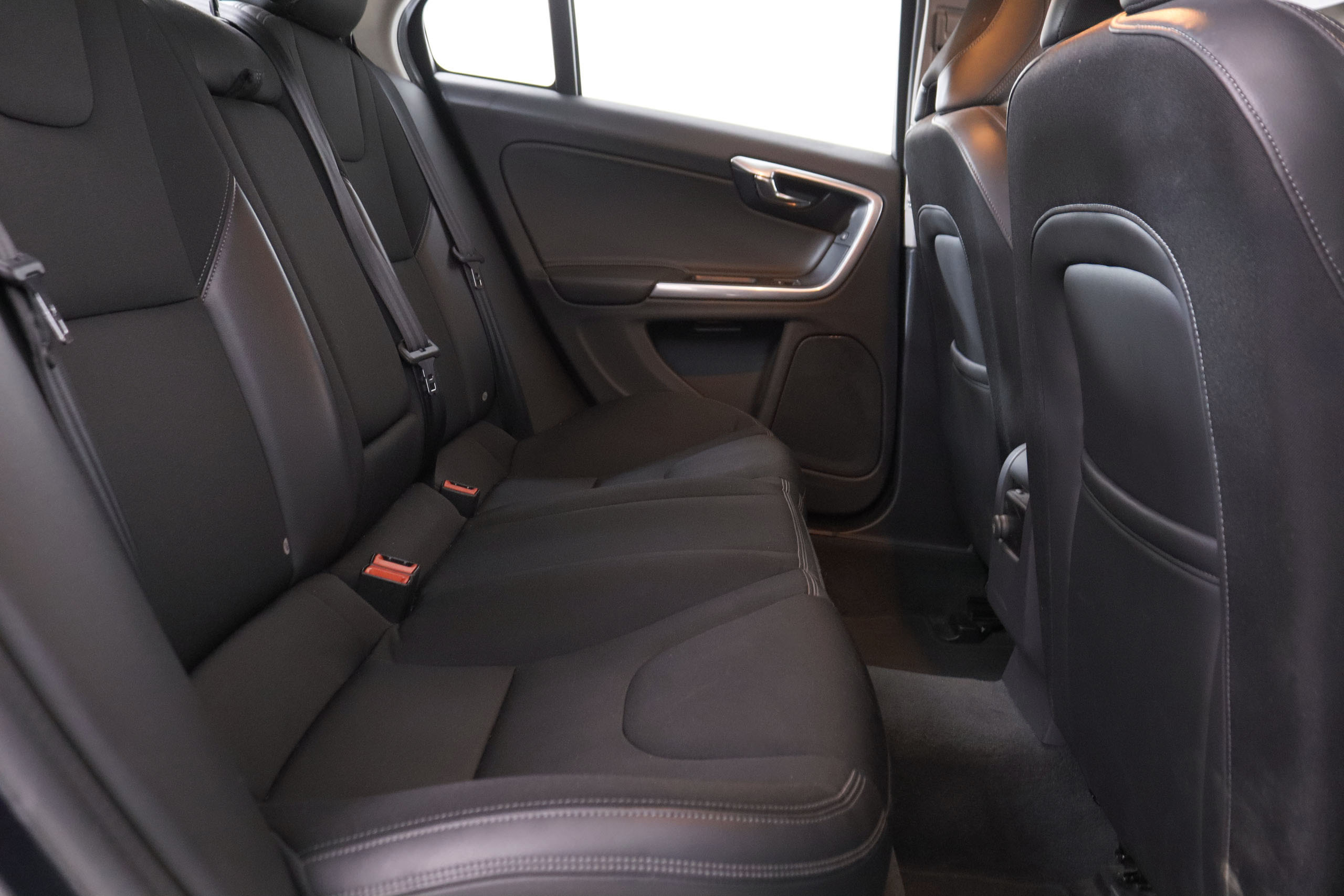 Volvo S60 2.0 D3 MOMENTUM 150CV 4P # NAVY foto 23