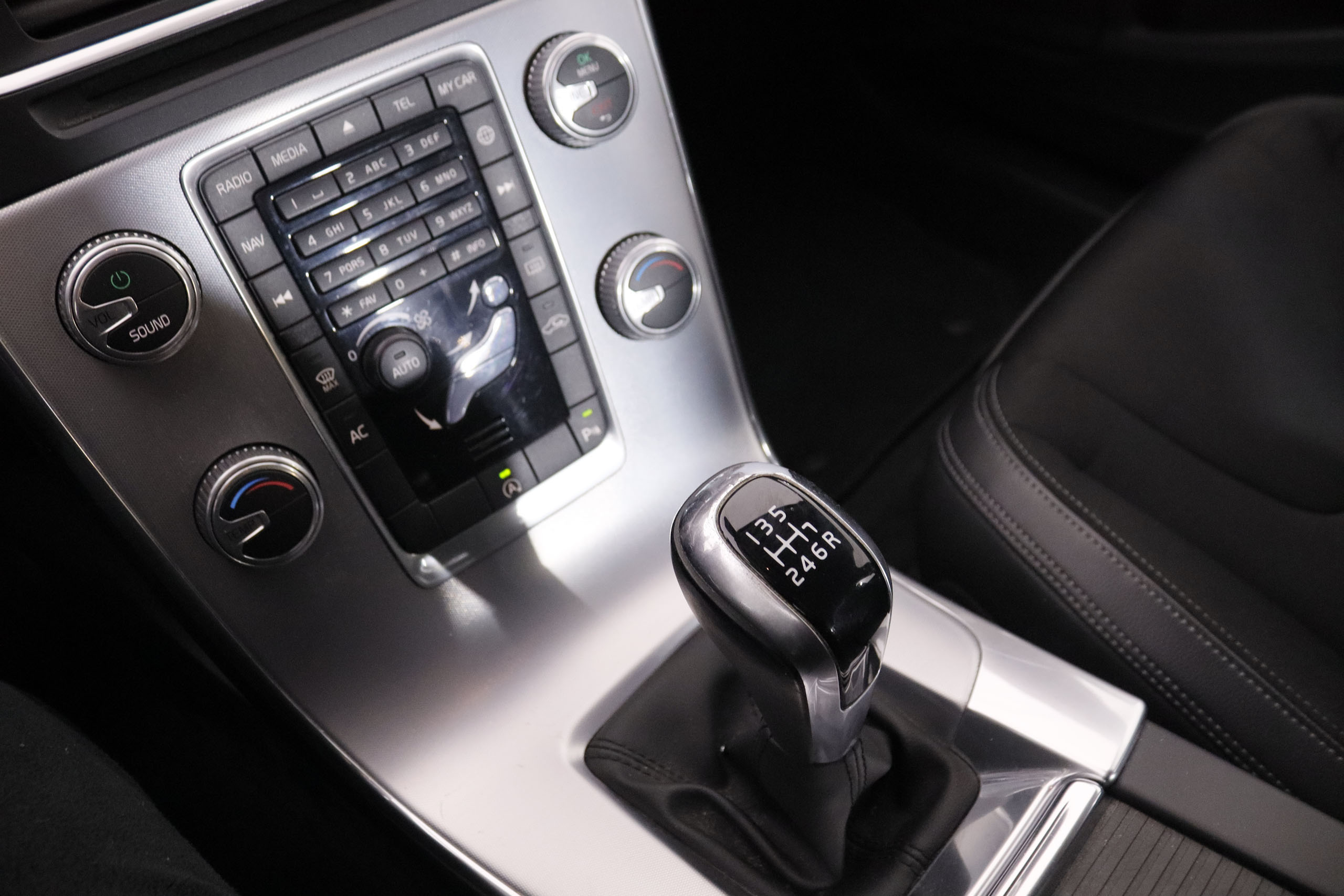 Volvo S60 2.0 D3 MOMENTUM 150CV 4P # NAVY foto 20