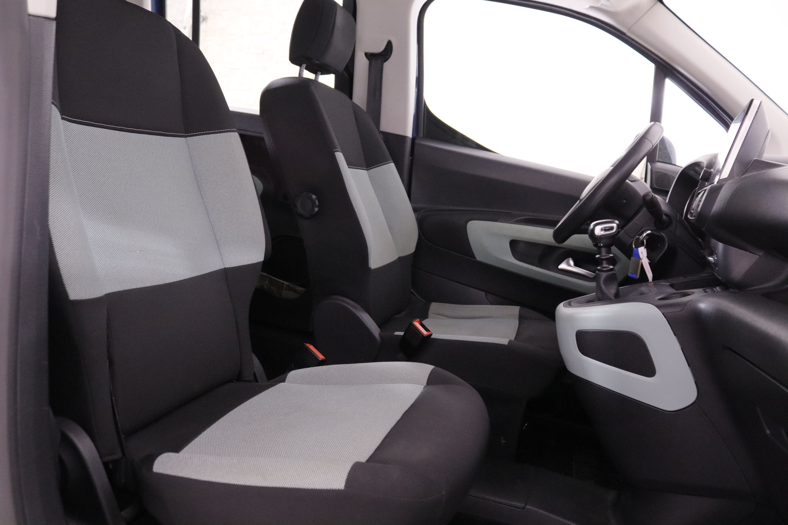 Citroen Berlingo 1.5 HDI FEEL TALLA M 130CV 5P # NAVY, PARKTRONIC foto 24
