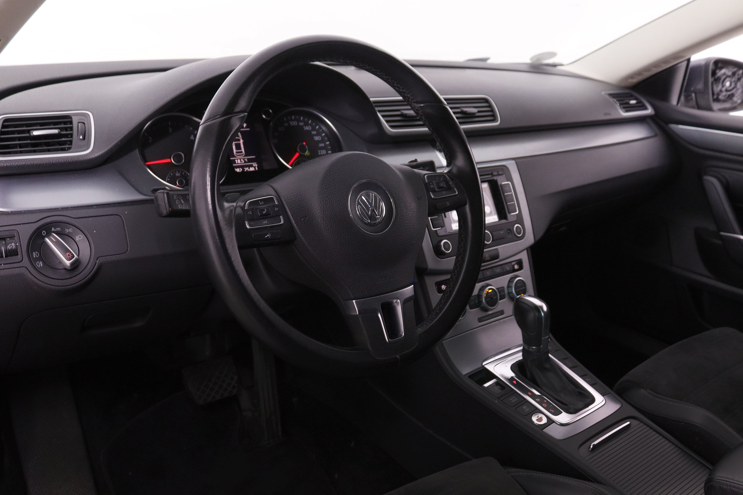 Volkswagen Cc 2.0 TDI EXCLUSIVE AUTO 140CV 4P # TECHO ELECTRICO, NAVY, PARKTRONIC foto 15