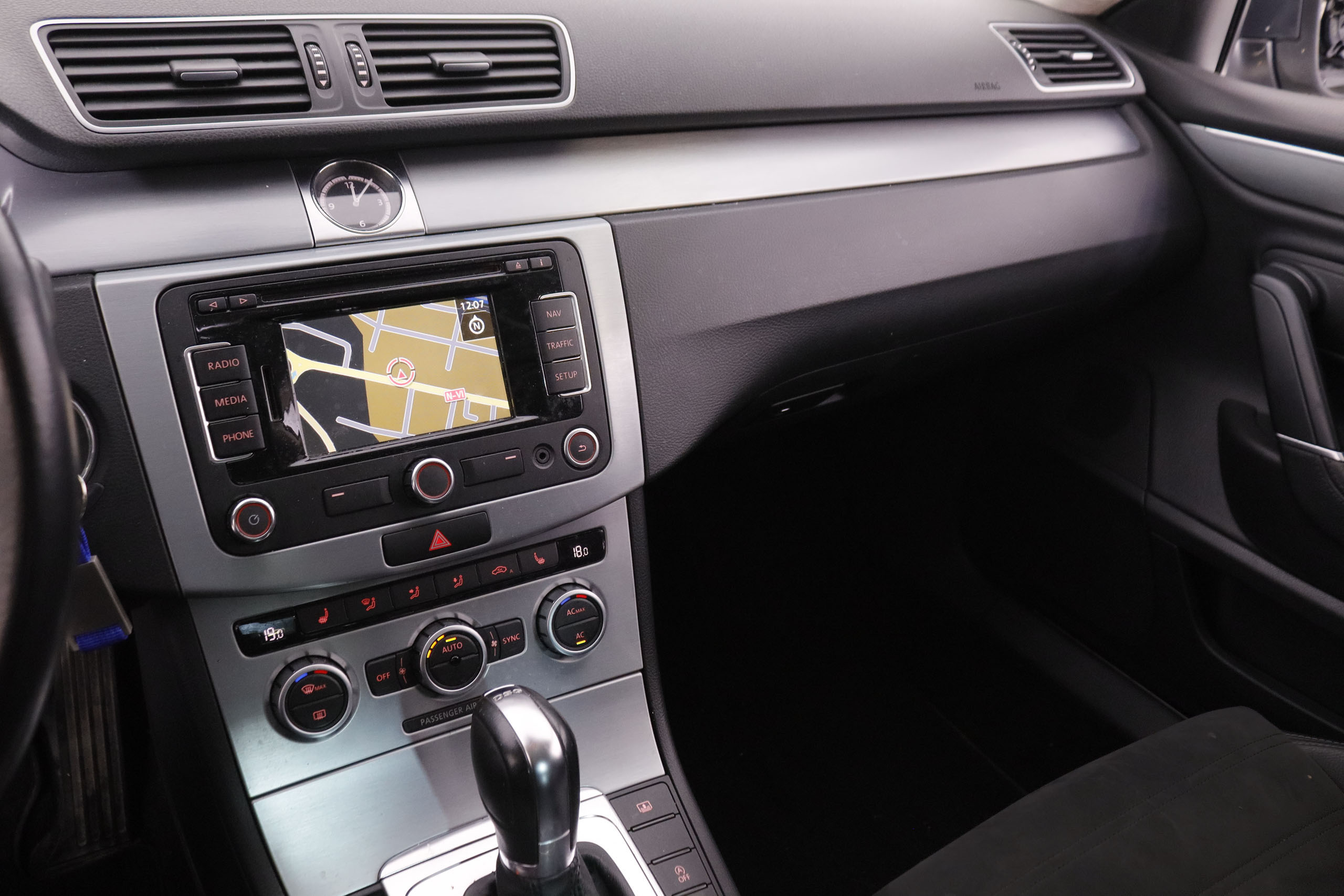 Volkswagen Cc 2.0 TDI EXCLUSIVE AUTO 140CV 4P # TECHO ELECTRICO, NAVY, PARKTRONIC foto 19