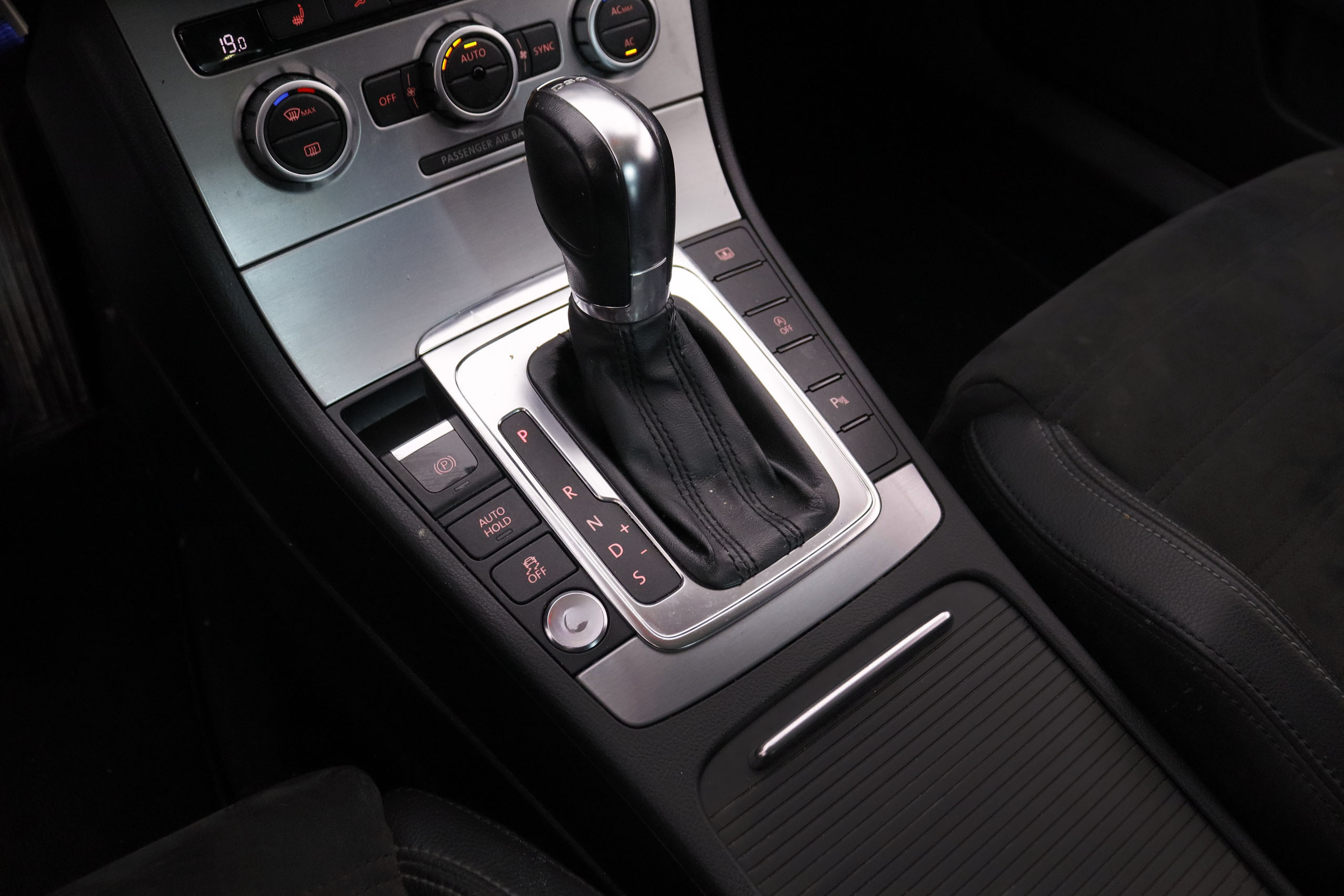 Volkswagen Cc 2.0 TDI EXCLUSIVE AUTO 140CV 4P # TECHO ELECTRICO, NAVY, PARKTRONIC foto 24